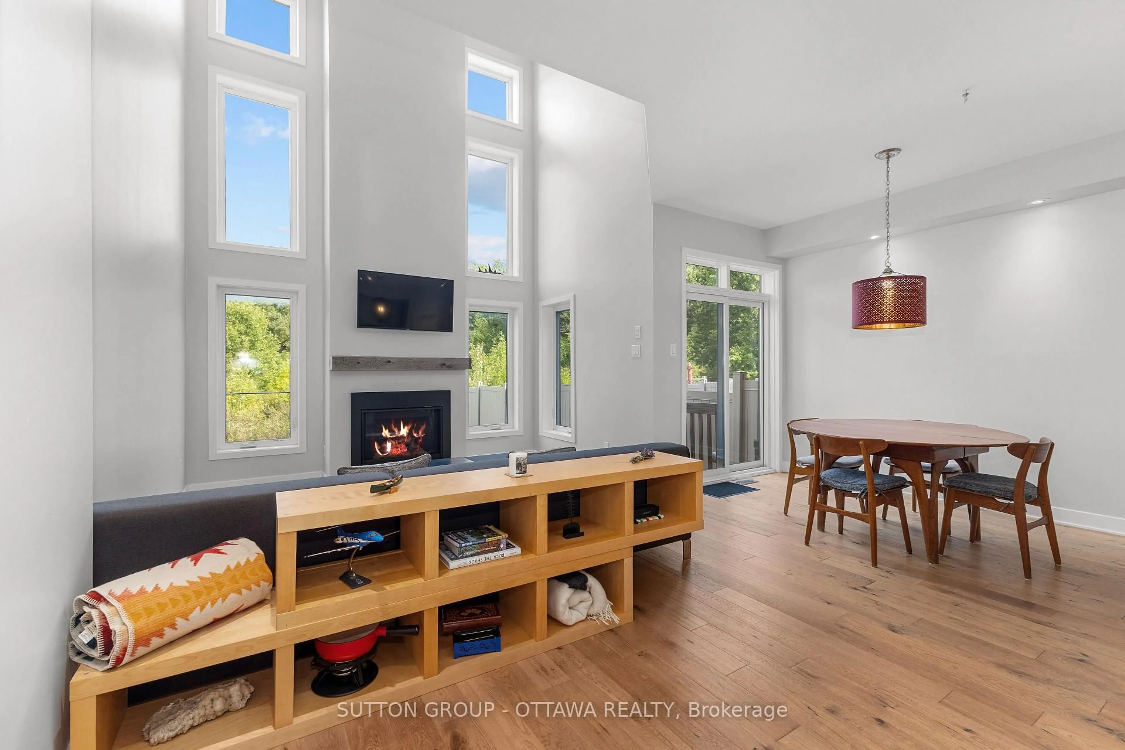 Living room with furniture, unknown for 536 Rowers Way, Ottawa Ontario K1X 0C6