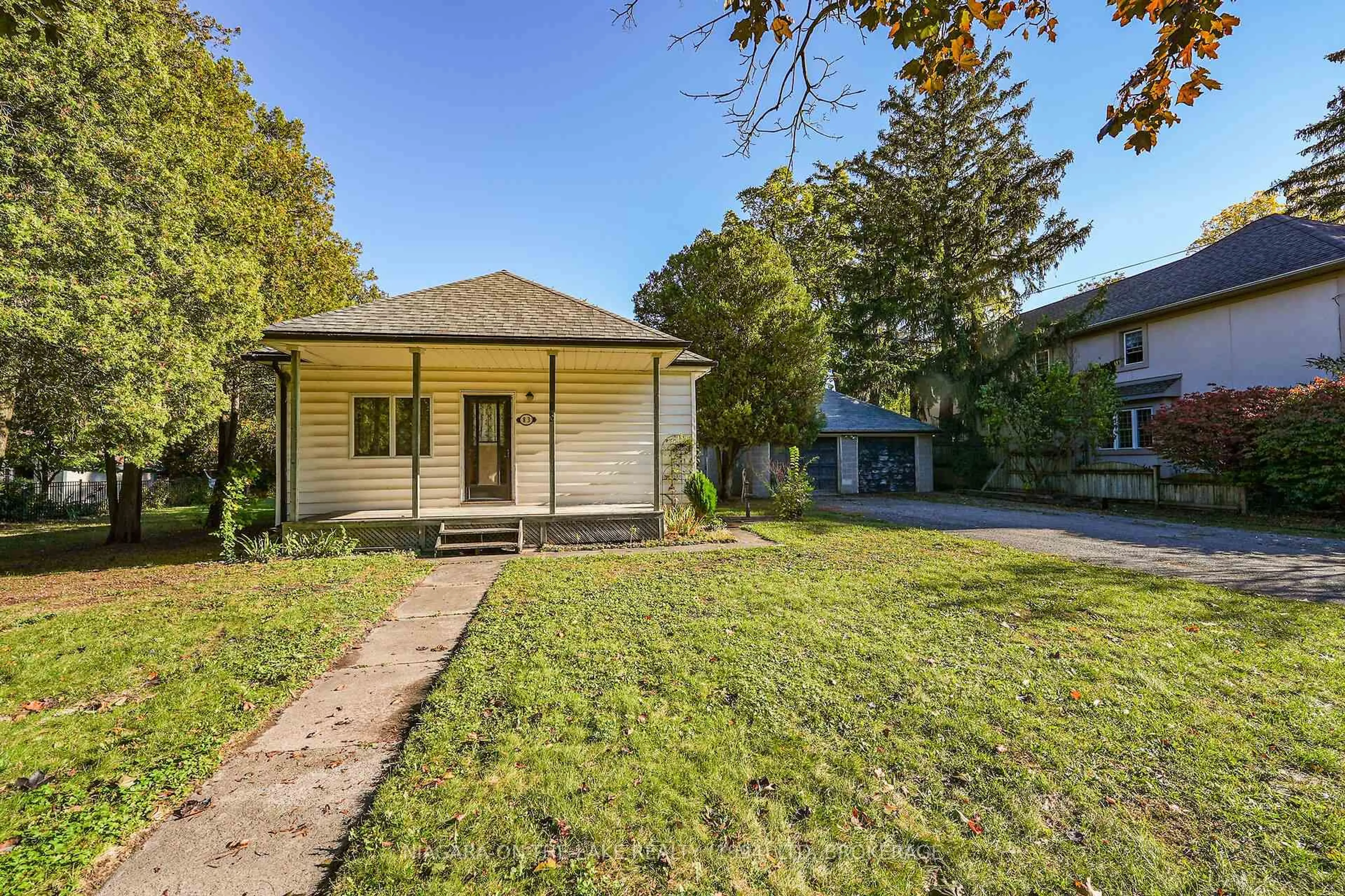 A pic from outside/outdoor area/front of a property/back of a property/a pic from drone, street for 83 John St, Niagara-on-the-Lake Ontario L0S 1J0
