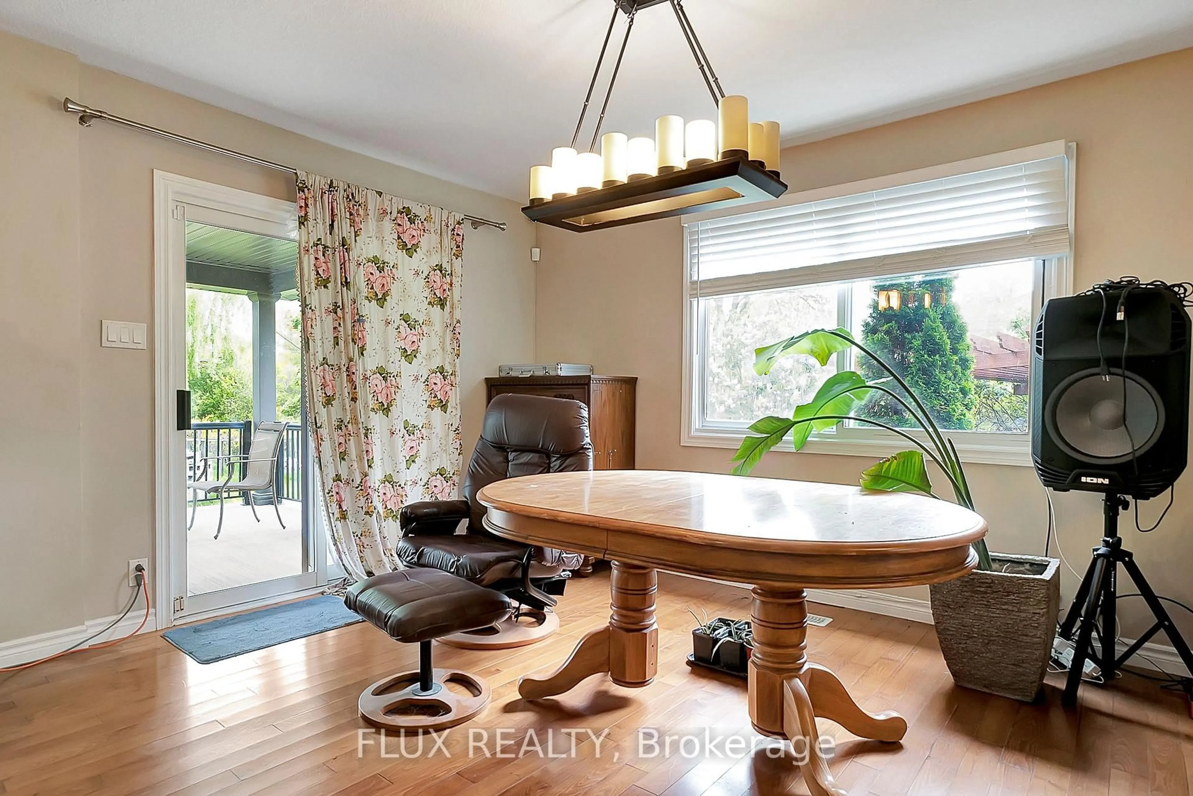 Dining room, wood/laminate floor for 1392 Doon Village Rd, Kitchener Ontario N2P 1A5