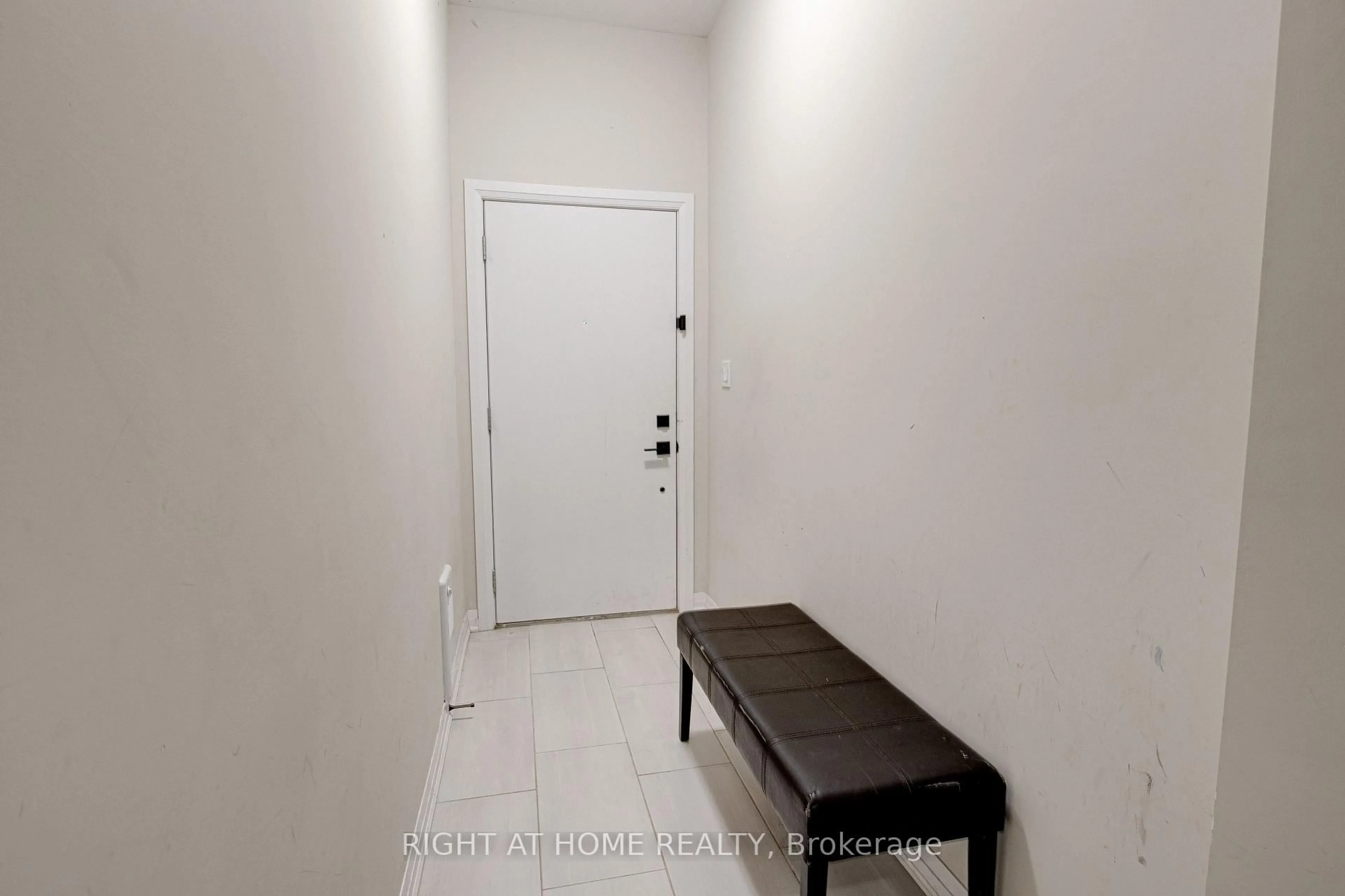 Indoor entryway for 34 Vitality Dr, Kitchener Ontario N2R 0R7