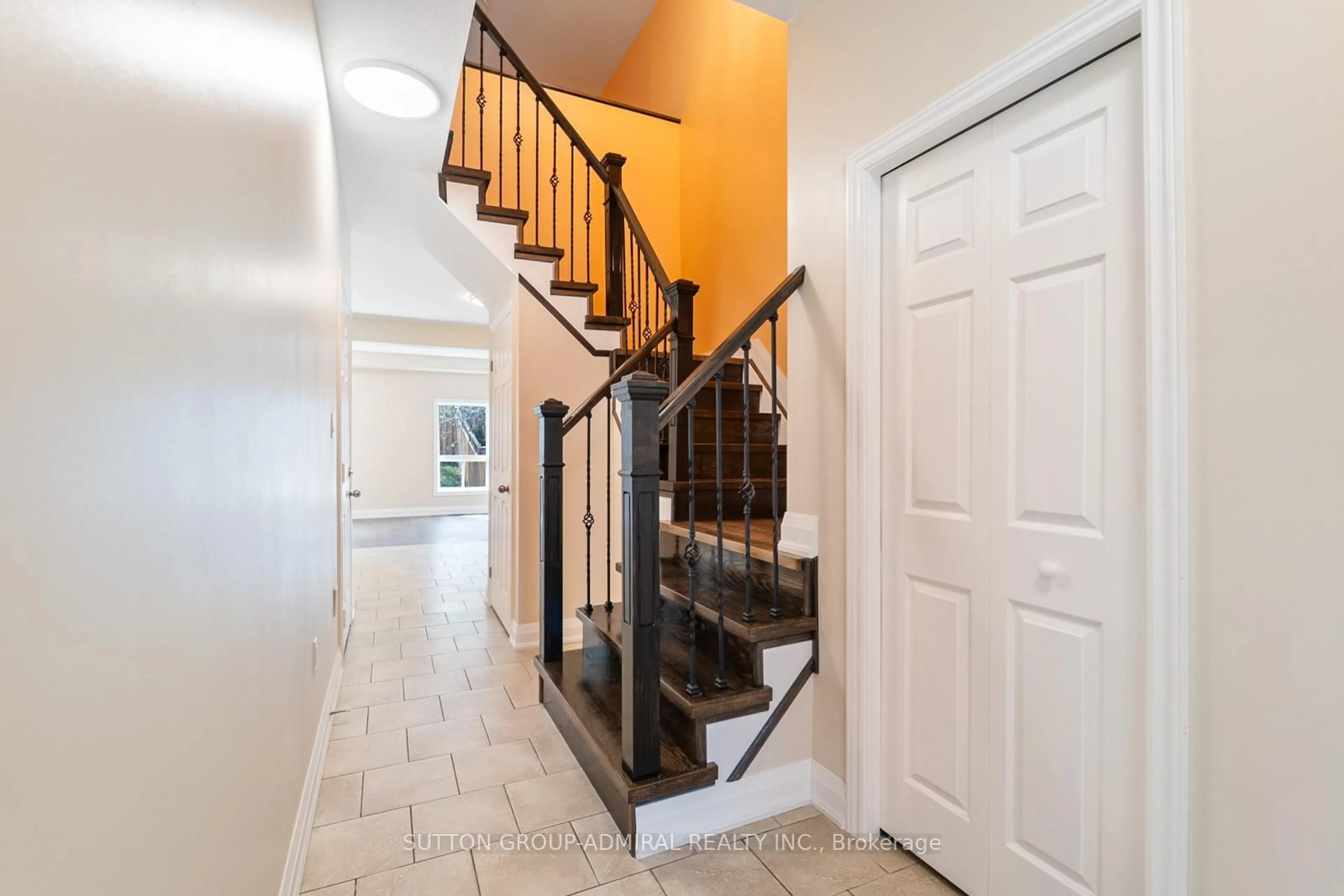Indoor entryway for 9 Hampton Brook Way #54, Hamilton Ontario L0R 1W0