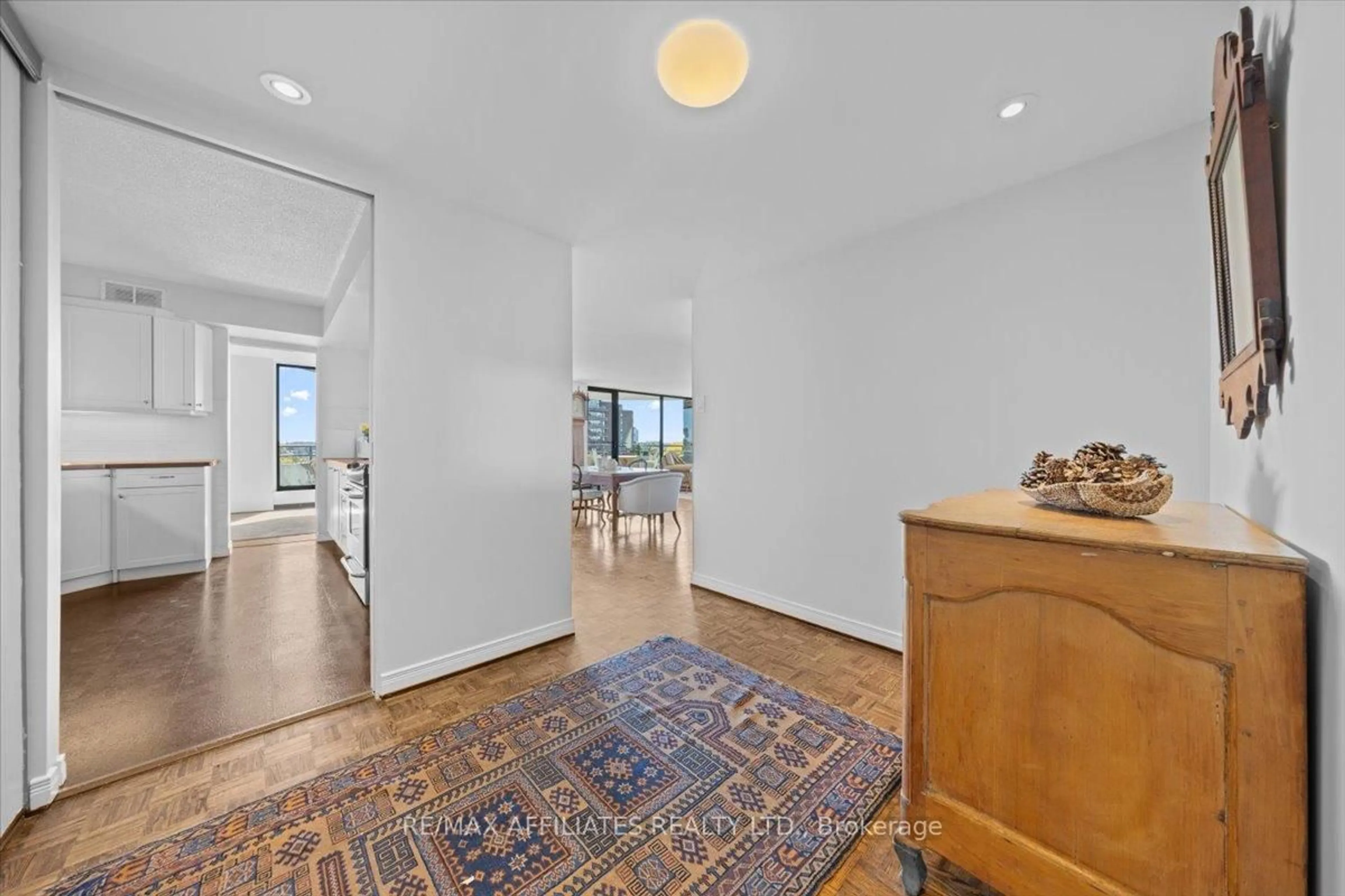 Indoor foyer for 300 Queen Elizabeth Dr #7D, Ottawa Ontario K1S 3M6