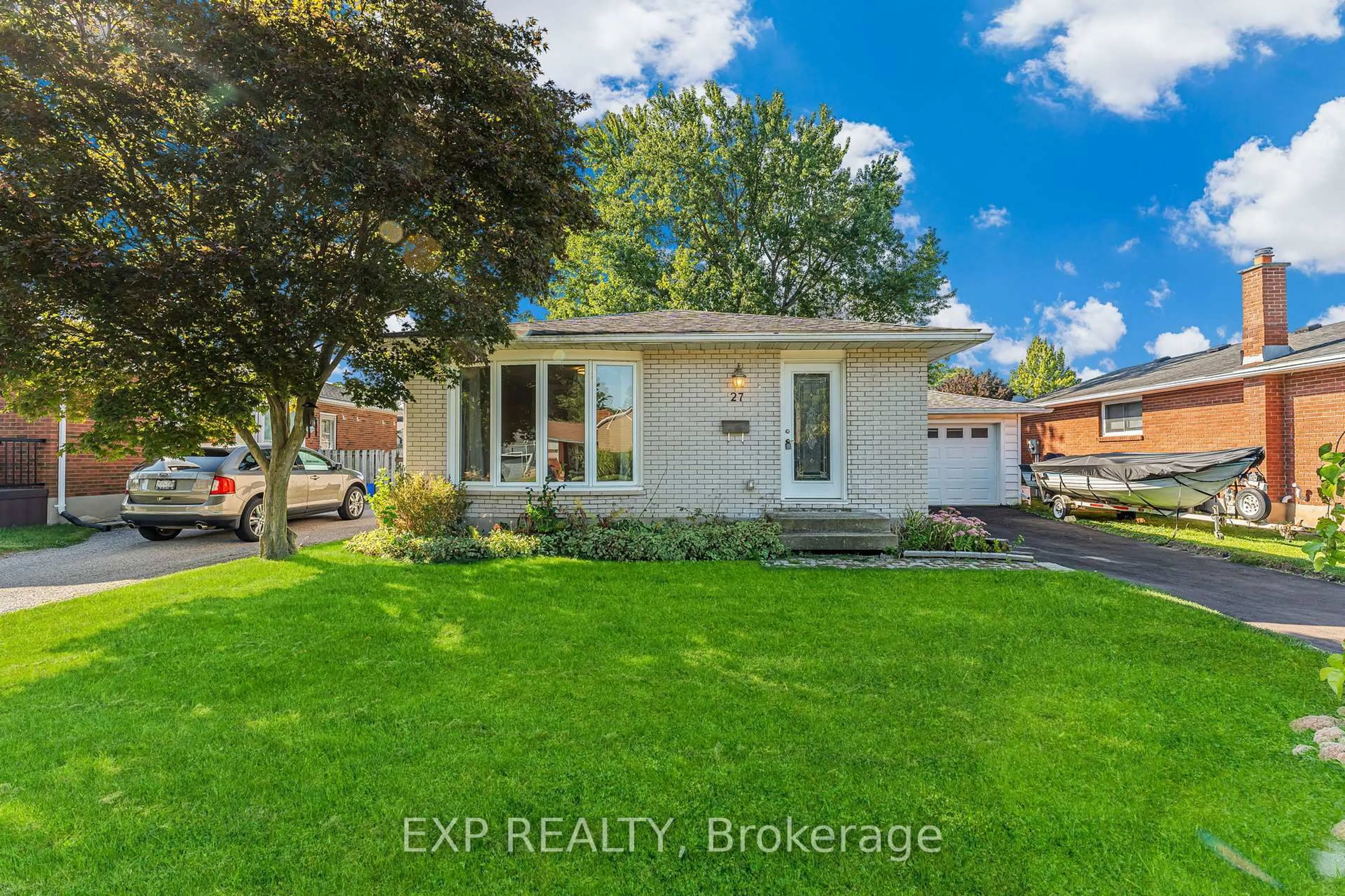A pic from outside/outdoor area/front of a property/back of a property/a pic from drone, street for 27 Locke Ave, St. Thomas Ontario N5P 3X5