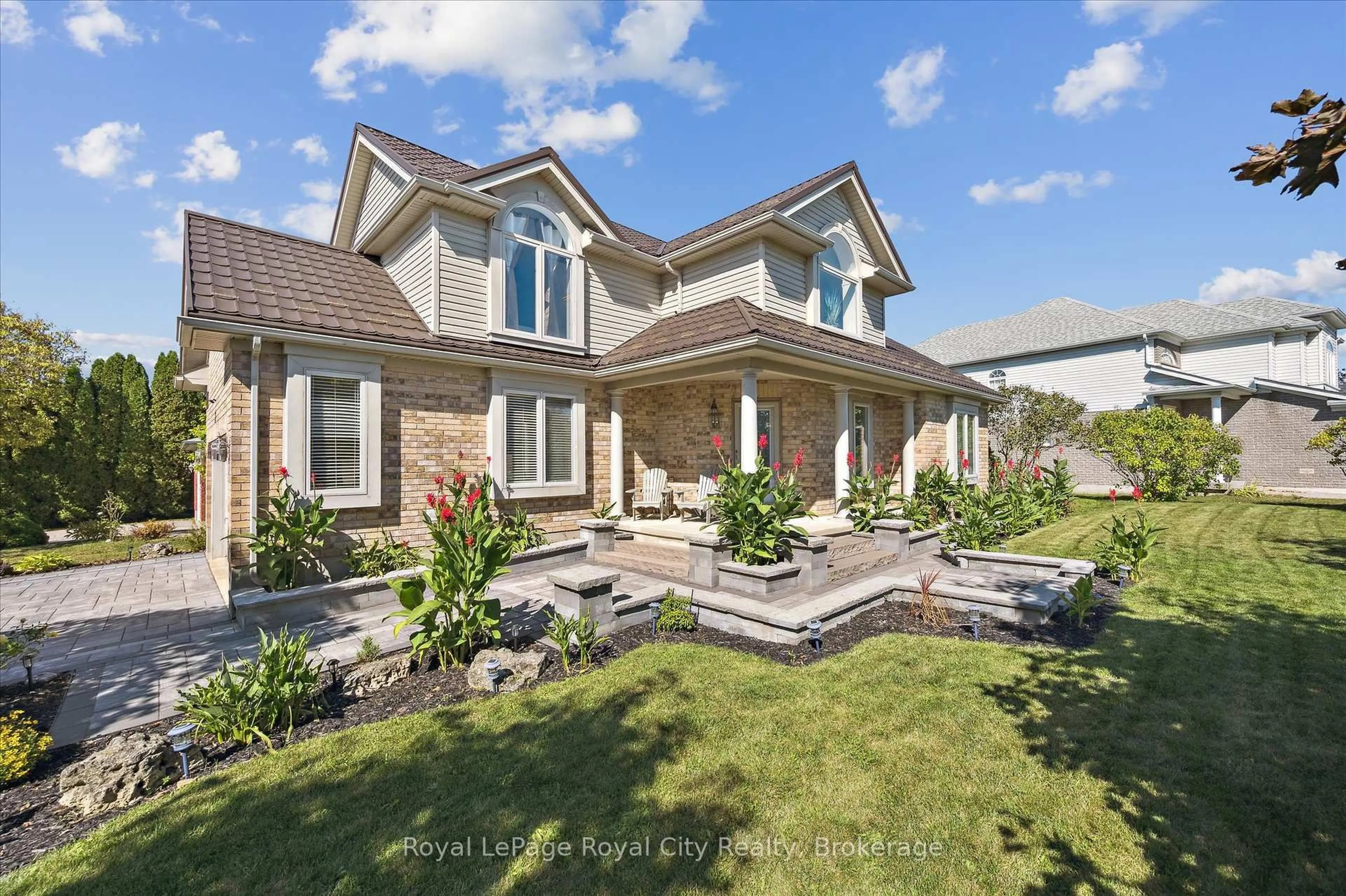 Home with vinyl exterior material, street for 3 Pine Ridge Dr, Guelph Ontario N1L 1N6