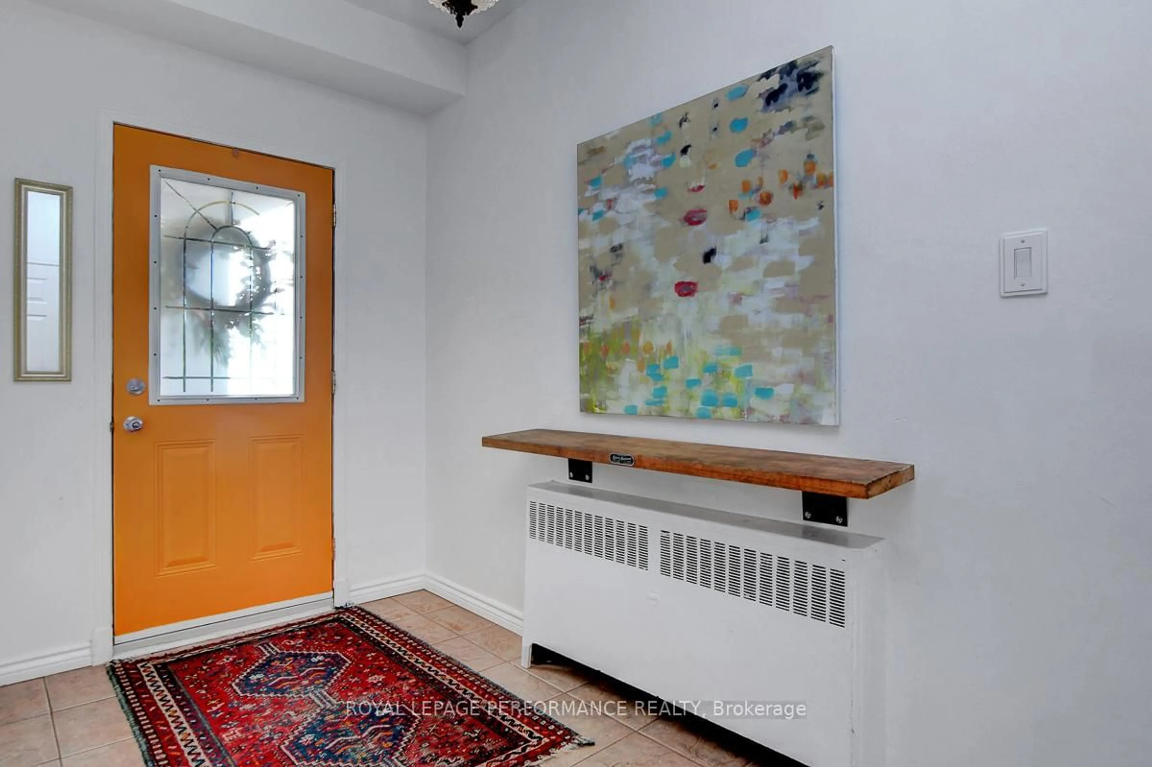 Indoor entryway for 177 Marier Ave, Ottawa Ontario K1L 5R8