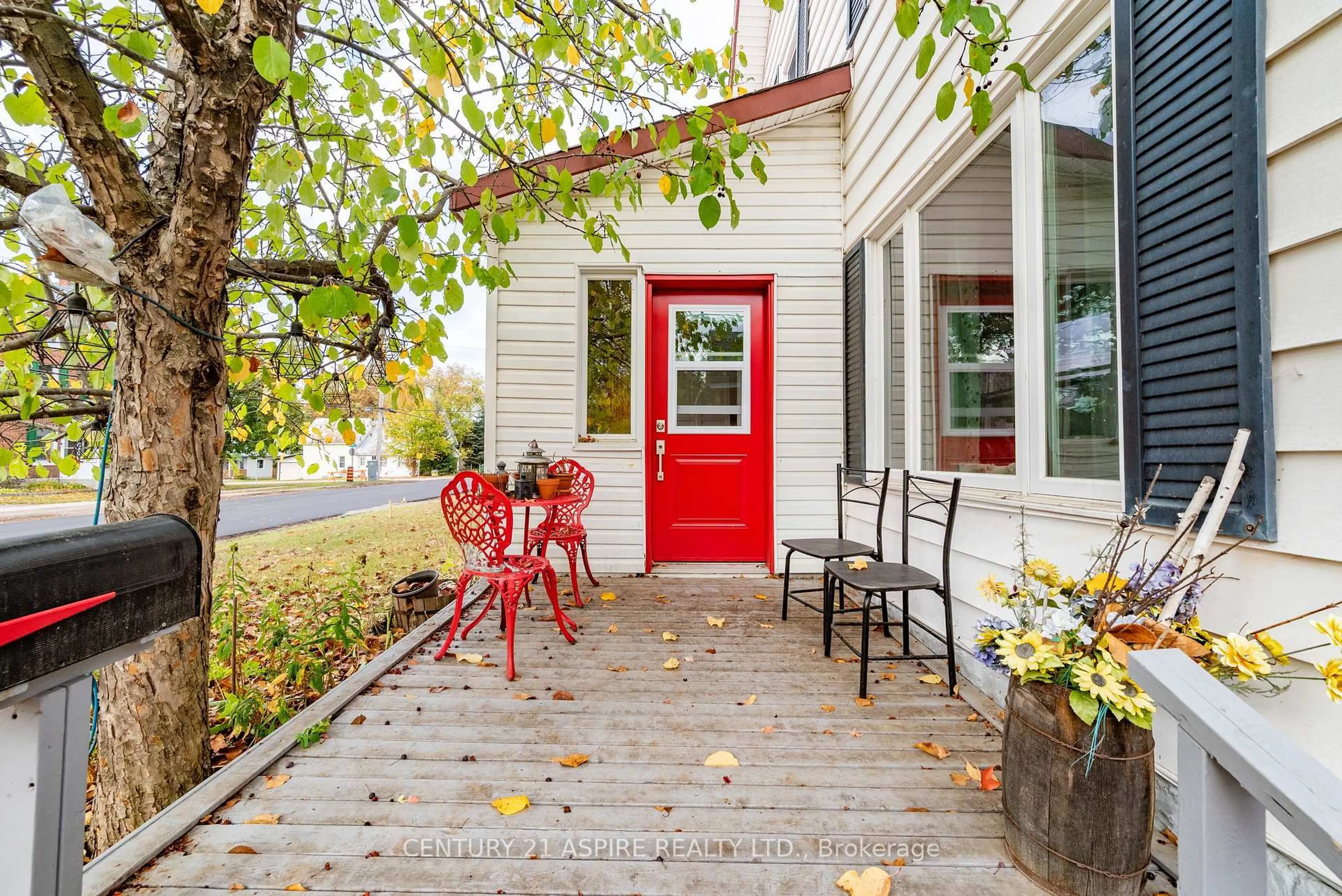 Patio, street for 535 McGee St, Pembroke Ontario K8A 6E3