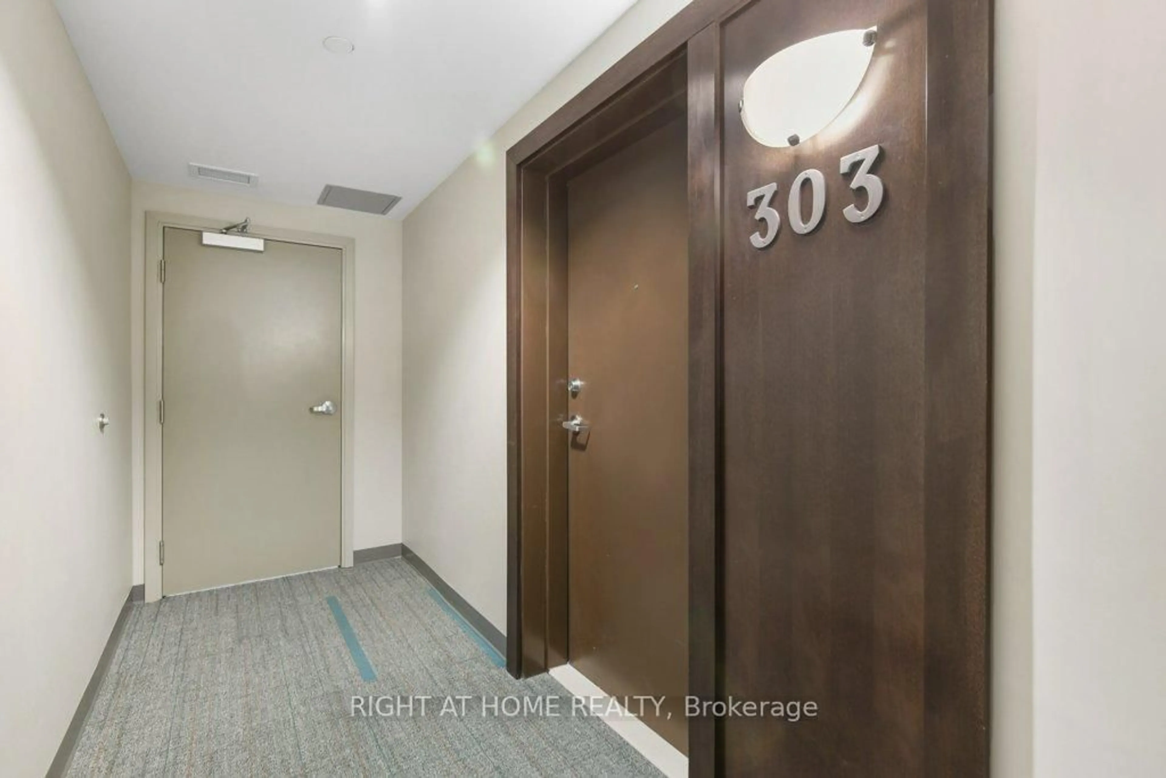 Indoor foyer for 200 Glenroy Gilbert Dr #303, Ottawa Ontario K2J 5W2