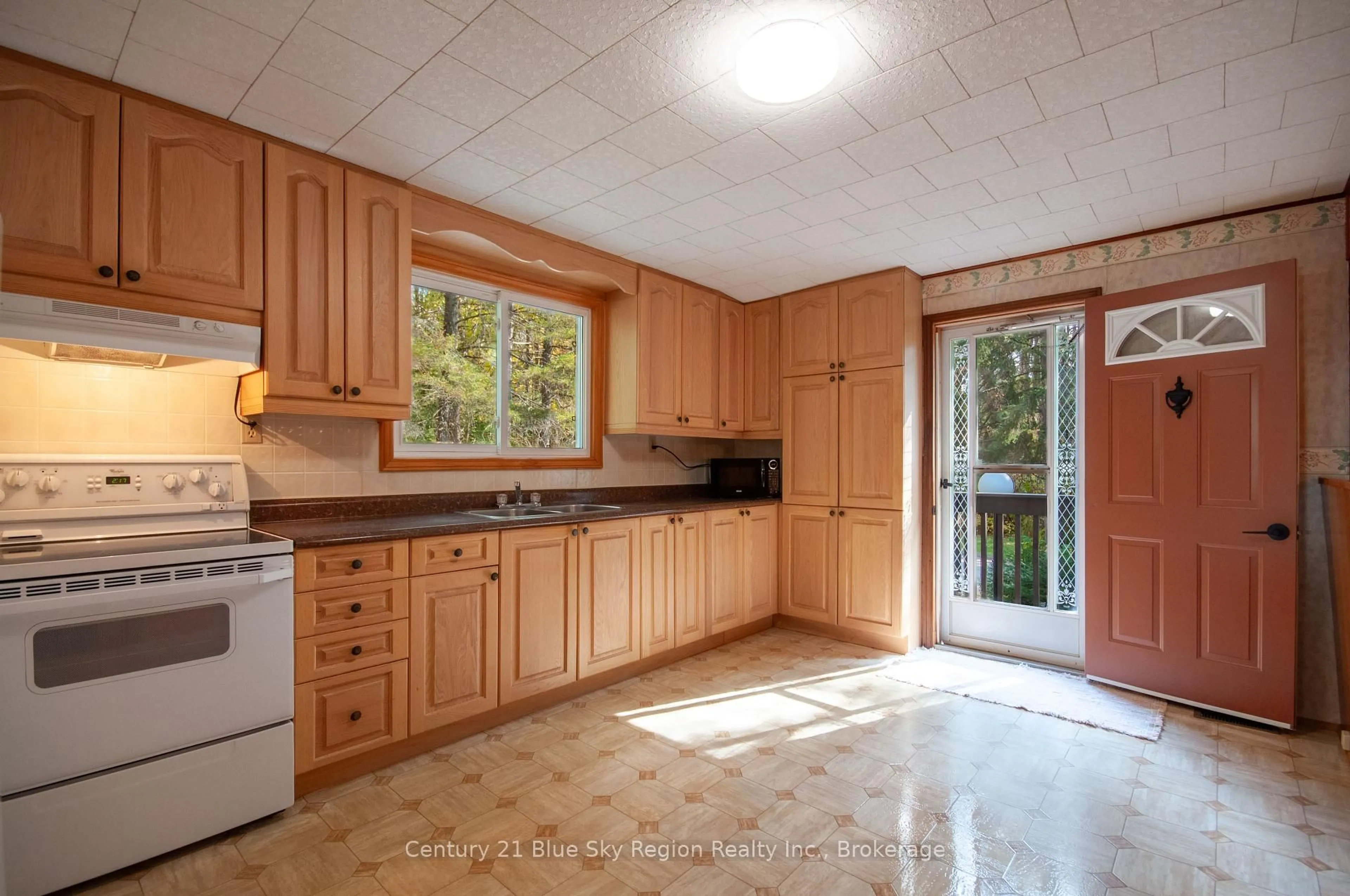 Standard kitchen, unknown for 78 DALYS Rd, North Bay Ontario P1B 8G4