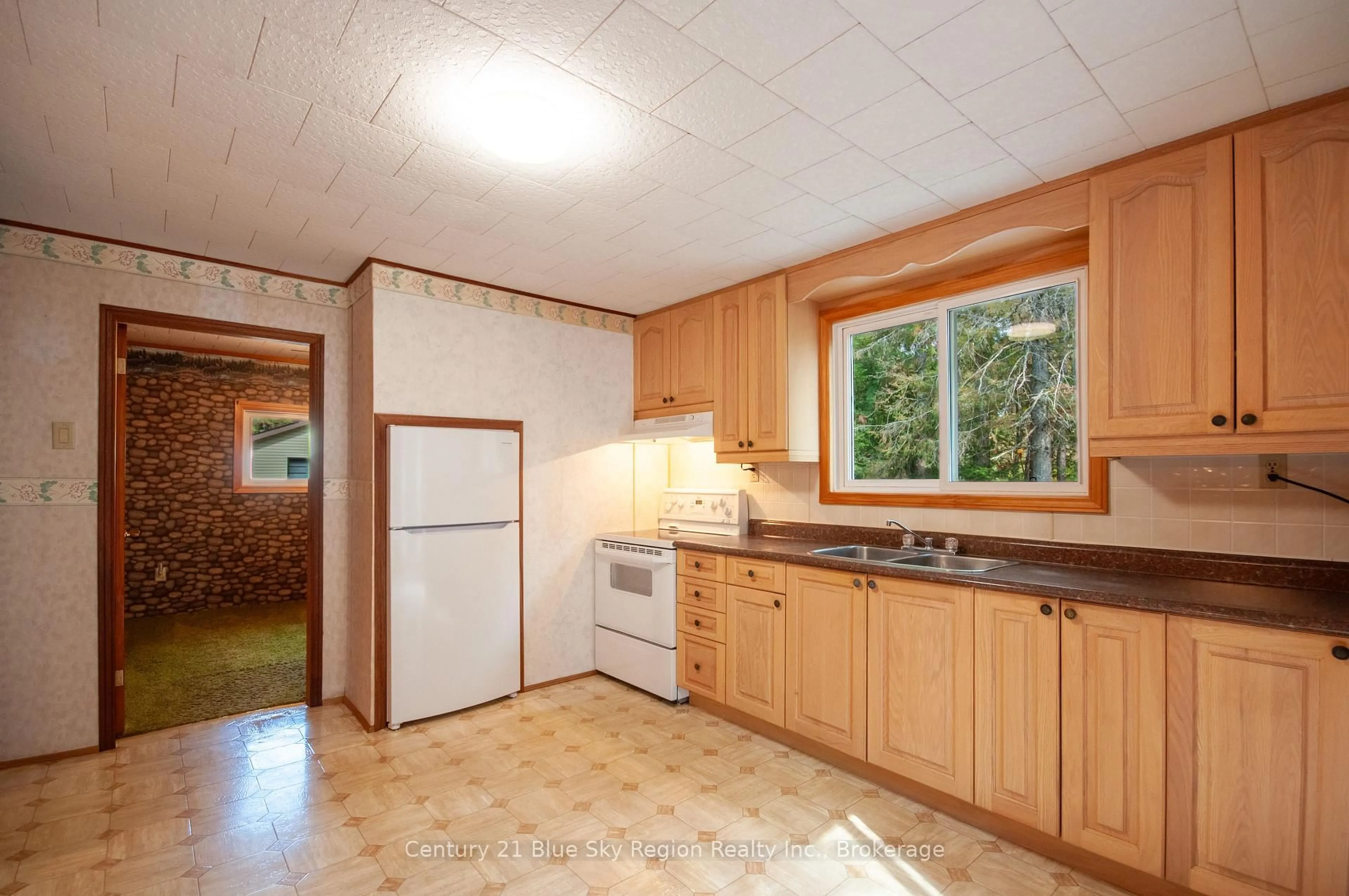 Standard kitchen, unknown for 78 DALYS Rd, North Bay Ontario P1B 8G4