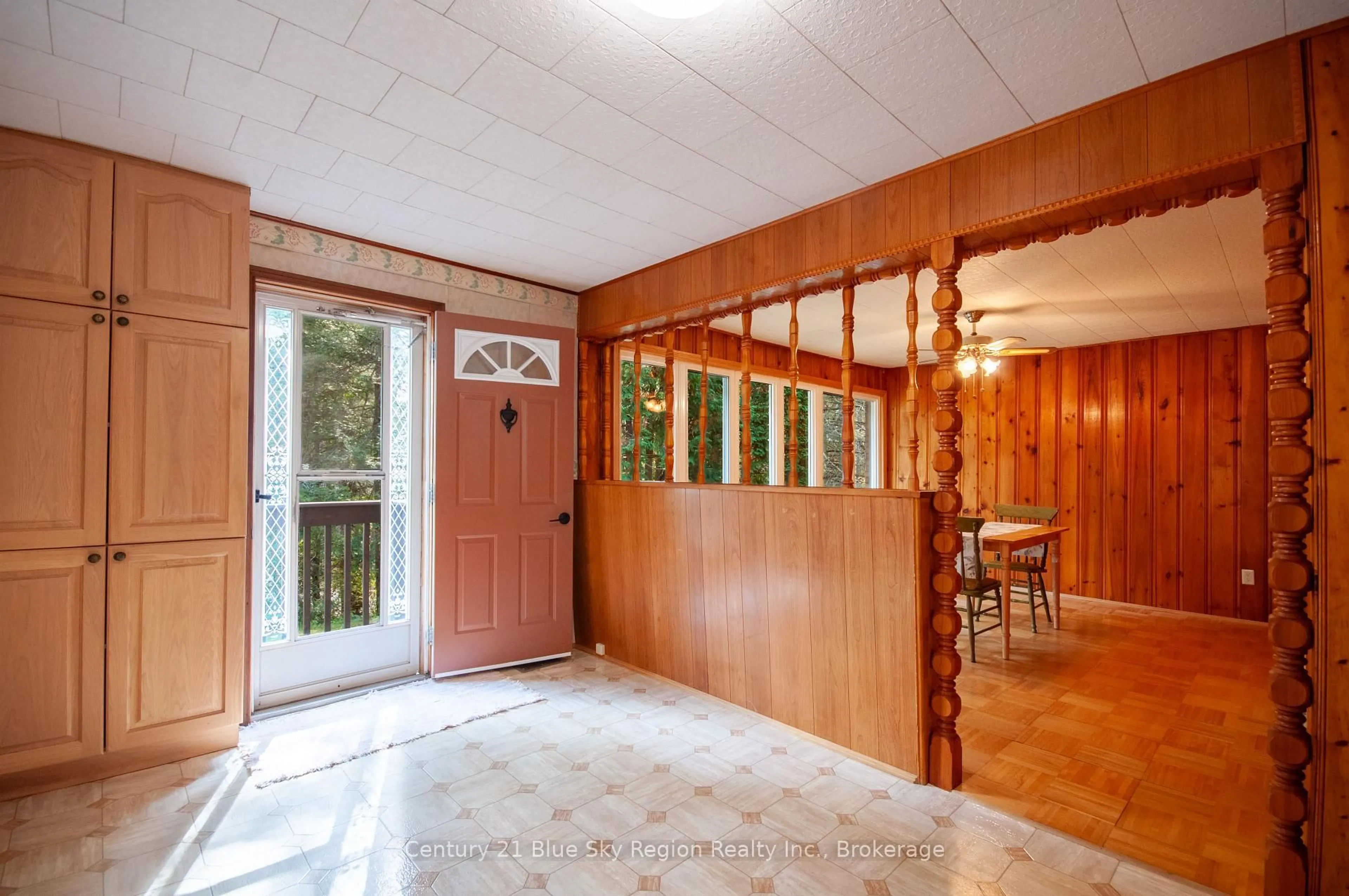 Indoor foyer for 78 DALYS Rd, North Bay Ontario P1B 8G4
