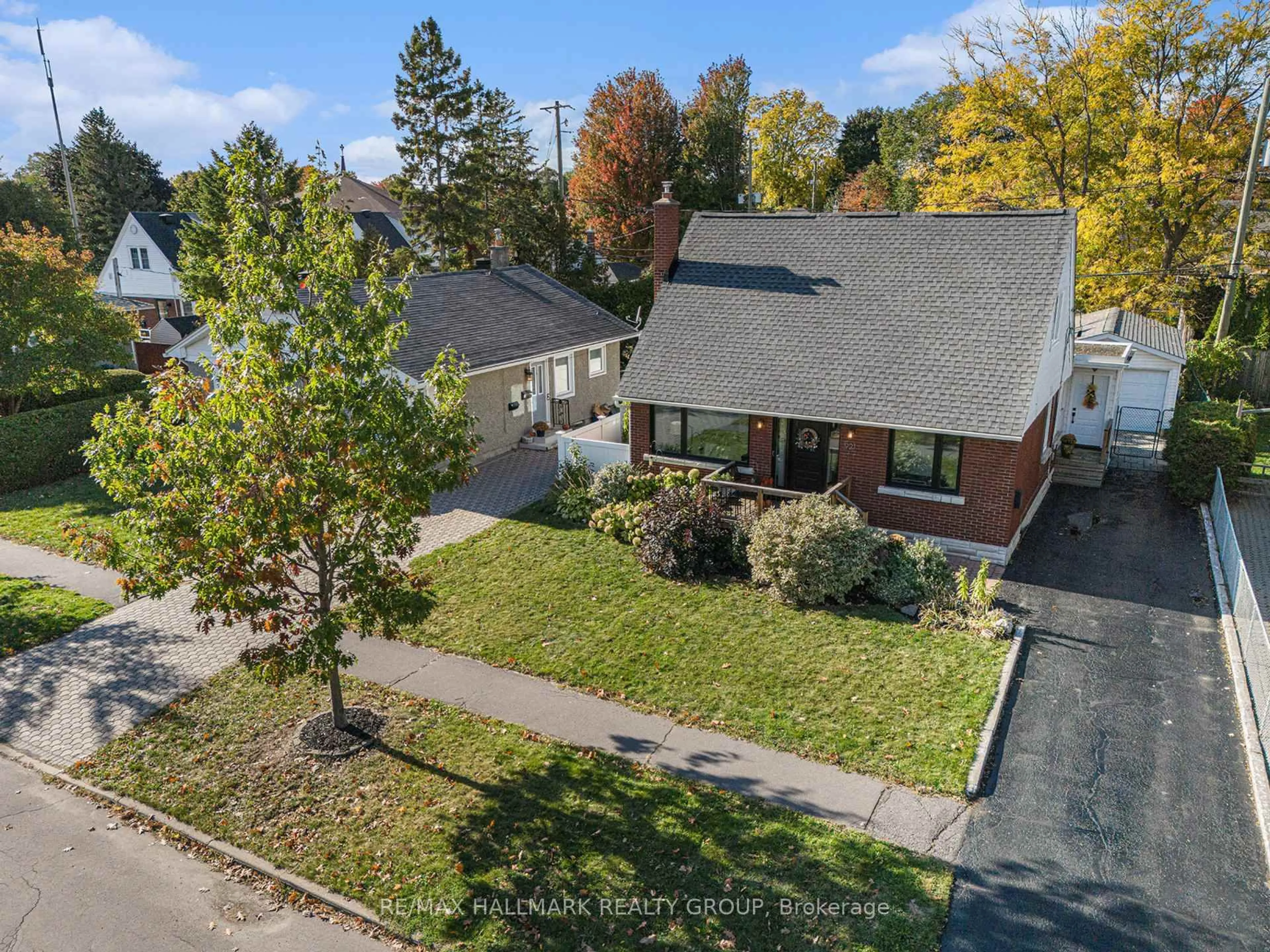 A pic from outside/outdoor area/front of a property/back of a property/a pic from drone, street for 921 Wingate Dr, Ottawa Ontario K1G 1S6