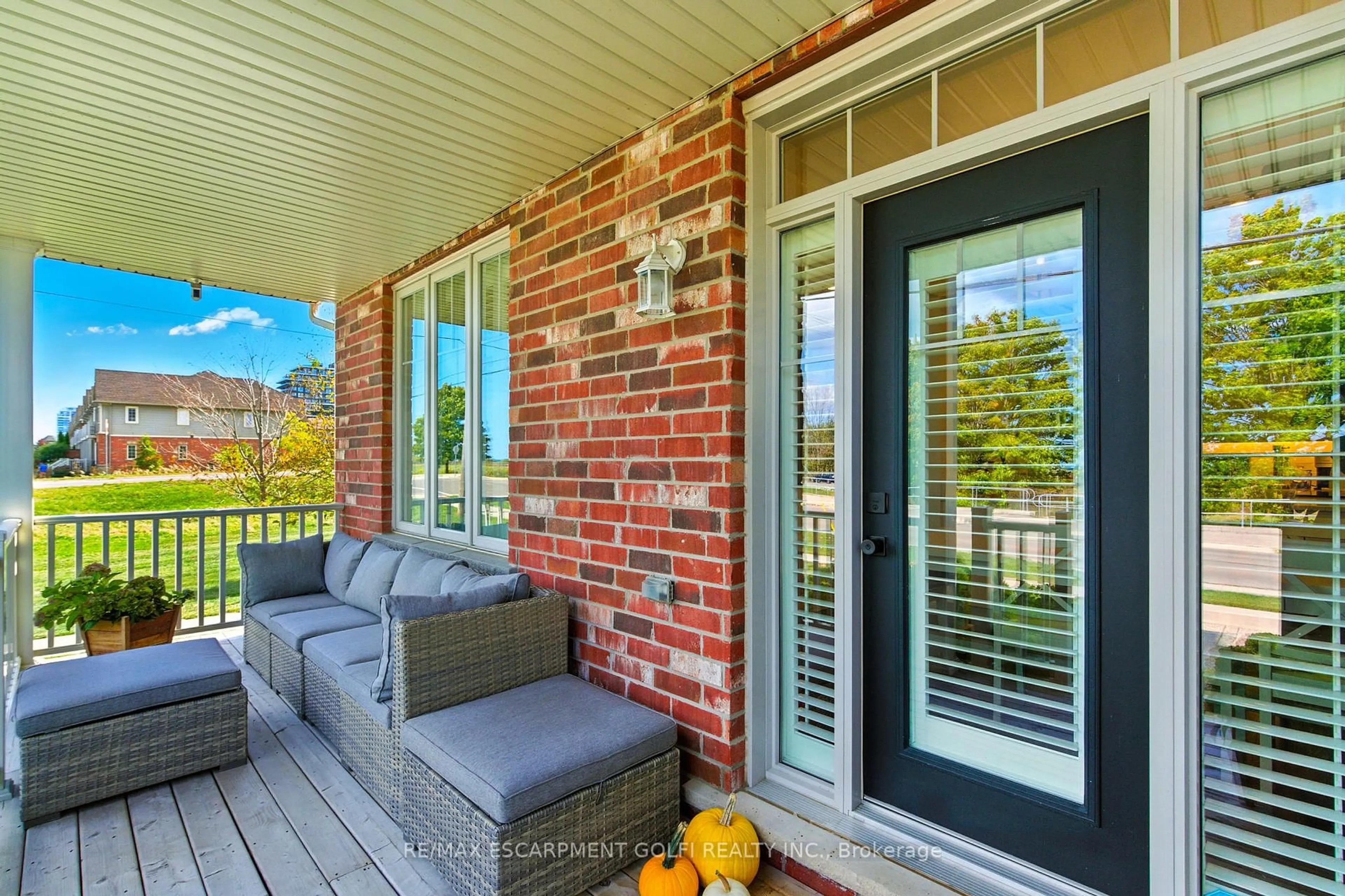 Home with brick exterior material, water/lake/river/ocean view for 70 Dunrobin Lane, Grimsby Ontario L3M 0H4