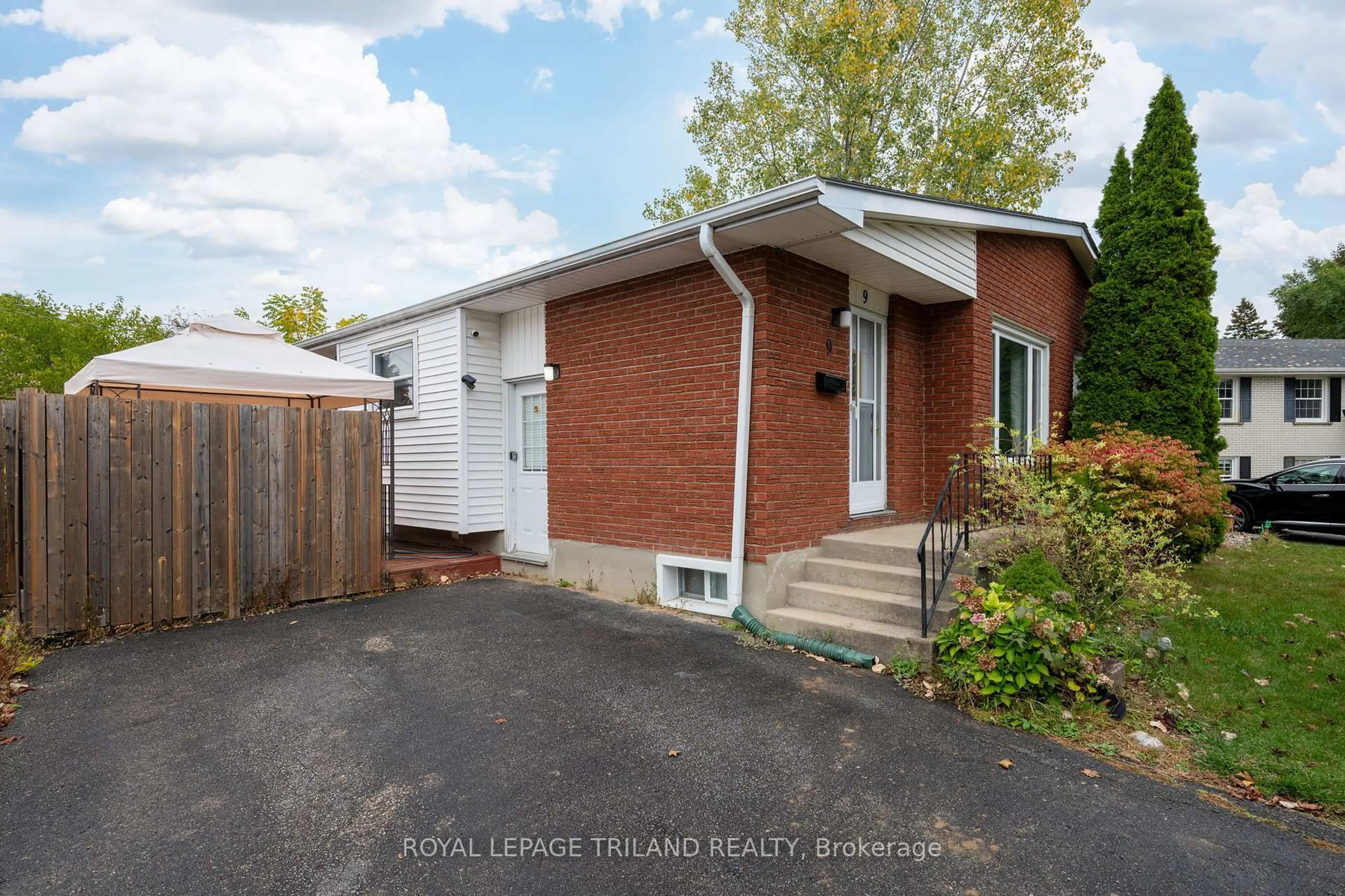 Home with brick exterior material, street for 9 JOHNSON Pl, St. Thomas Ontario N5P 2E9