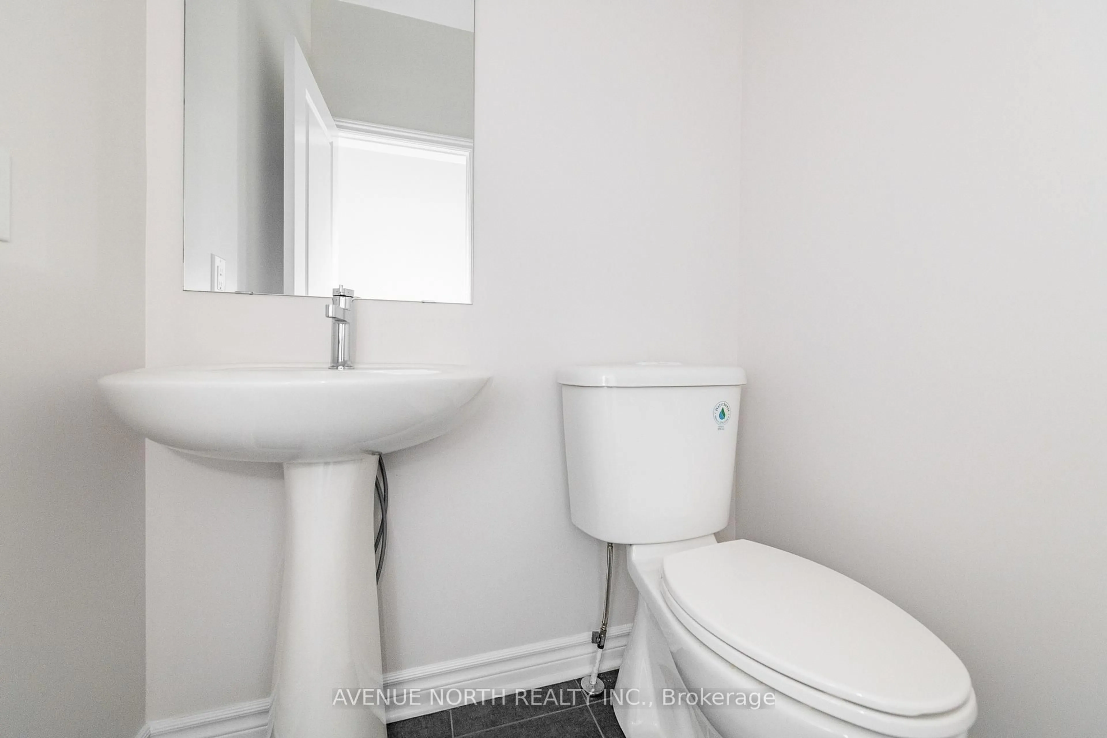 Standard bathroom, unknown for 1024 Kijik Cres, Ottawa Ontario K1X 0G9