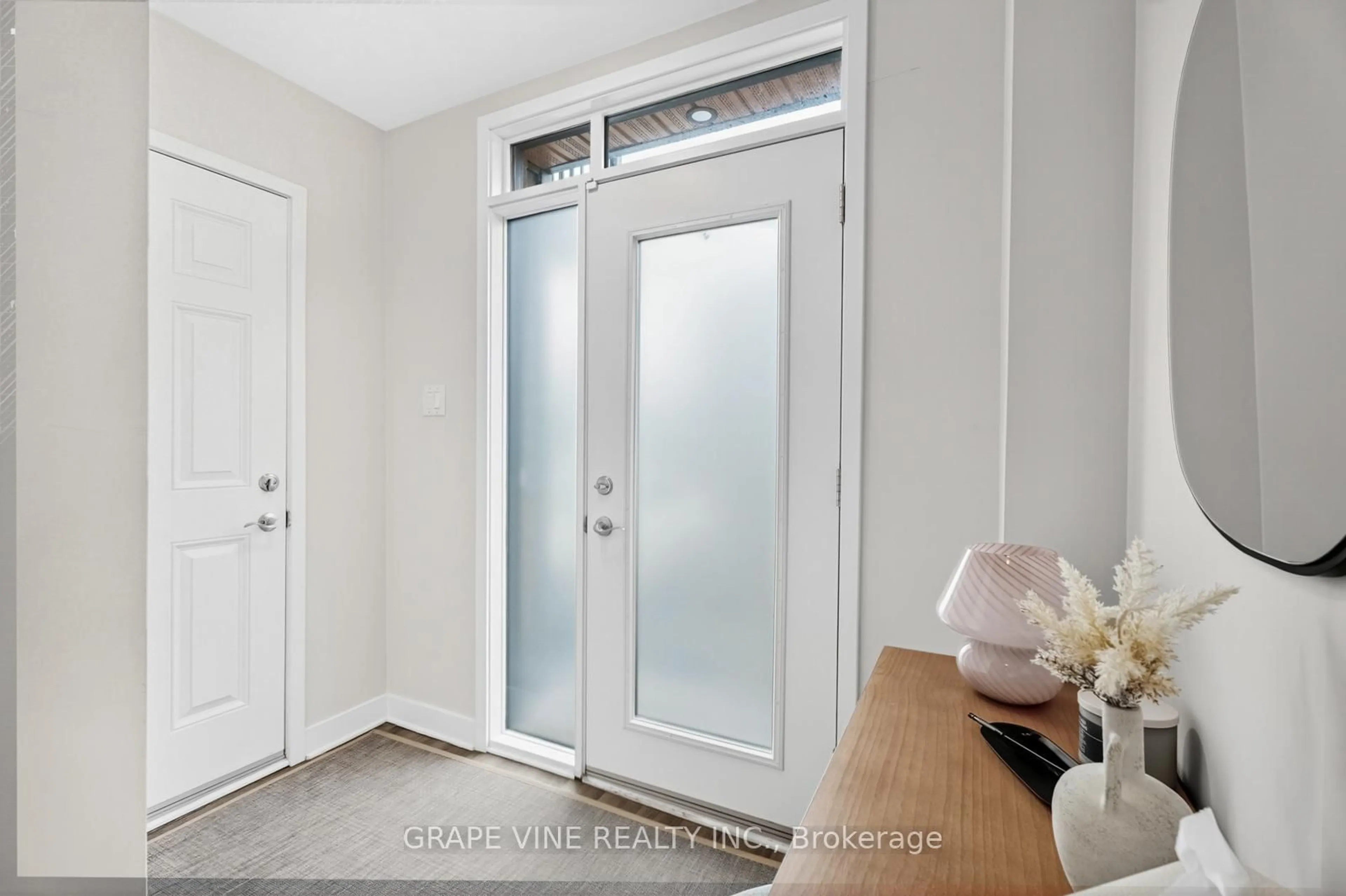 Indoor entryway for 172 Visor Private, Ottawa Ontario K2V 0S6