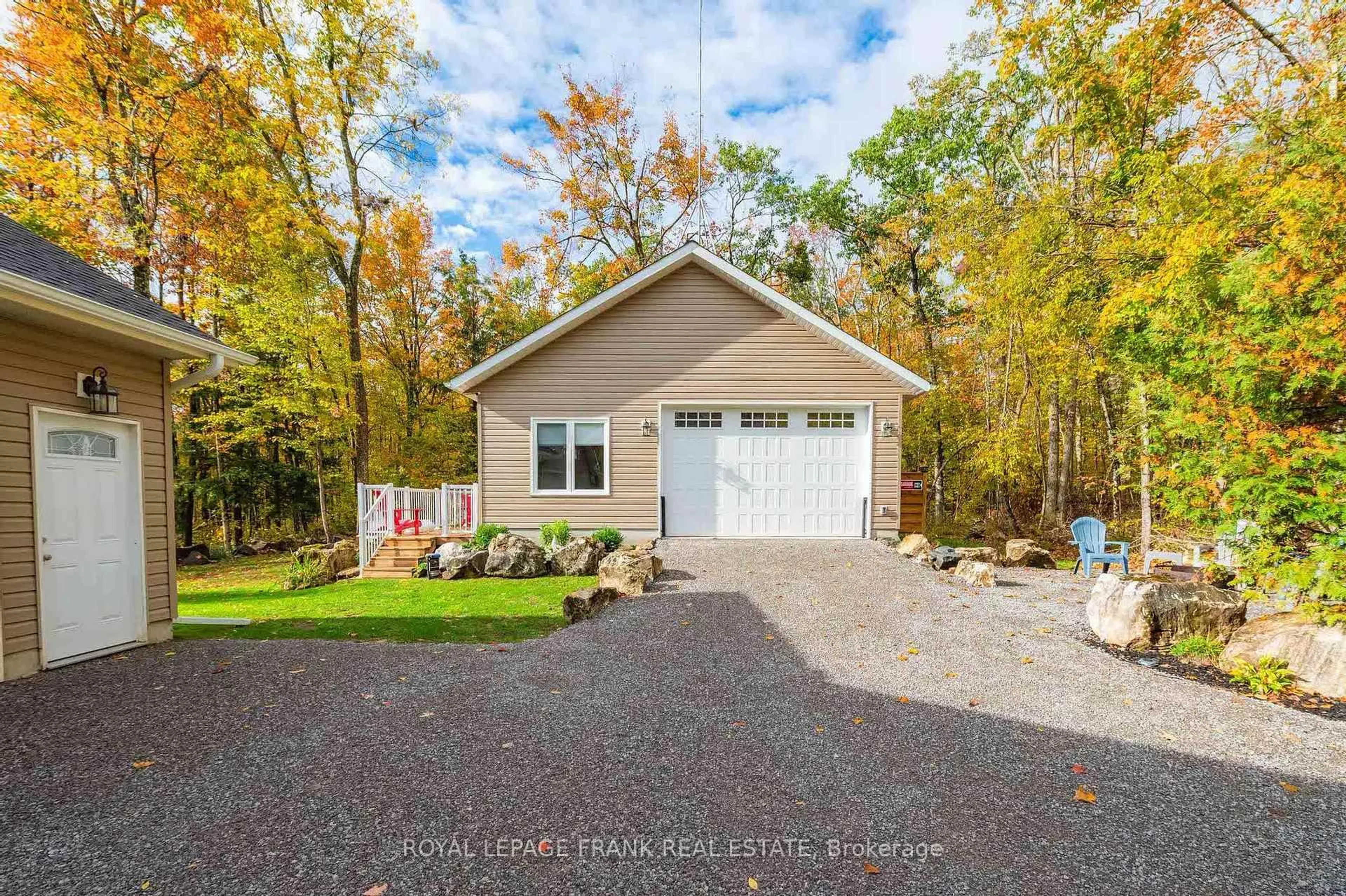 Home with vinyl exterior material, unknown for 25 Lakeland Ave, Trent Lakes Ontario K0L 1J0