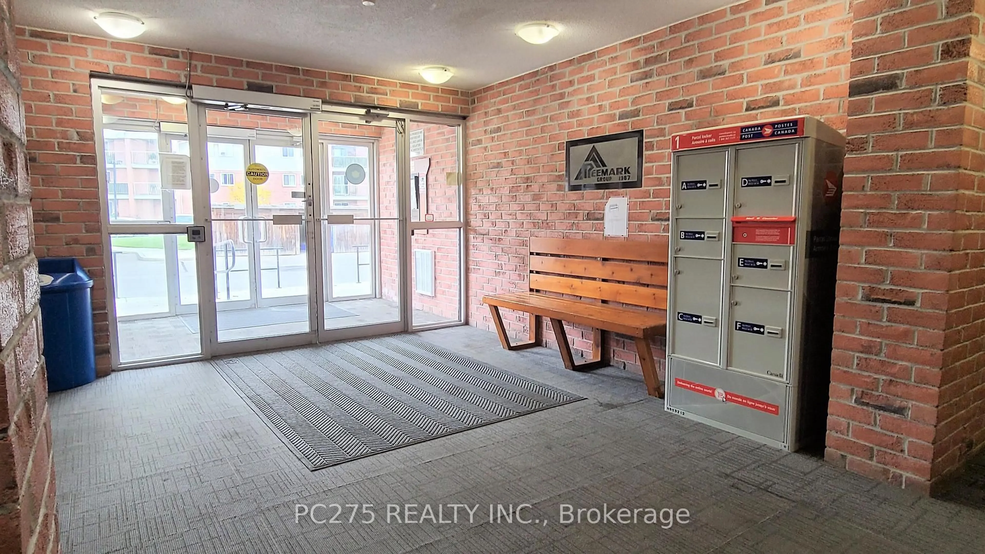 Indoor entryway for 136 CONWAY Dr #51, London South Ontario N6E 3N1