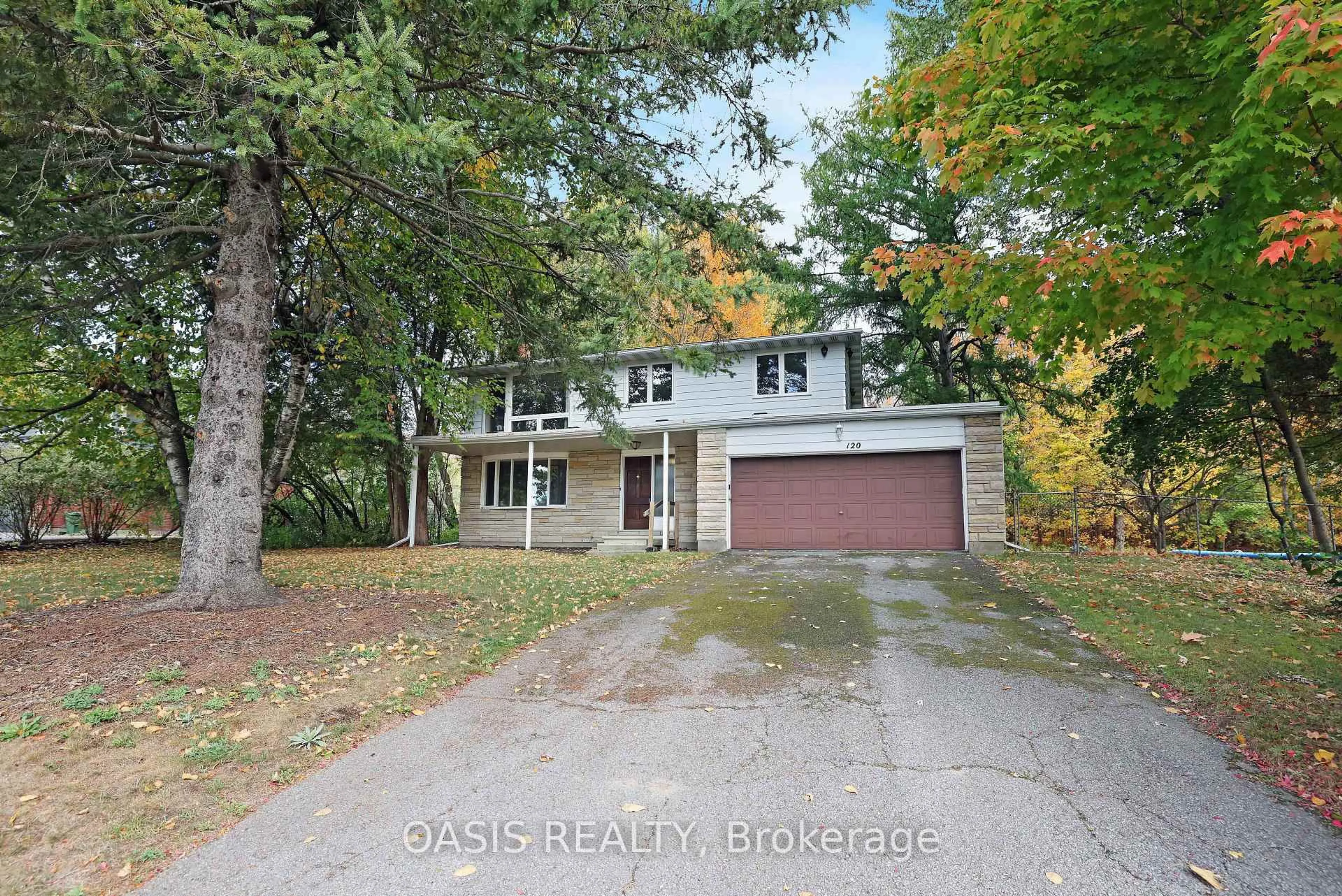 A pic from outside/outdoor area/front of a property/back of a property/a pic from drone, street for 120 Glenncastle Dr, Carp Ontario K0A 1L0