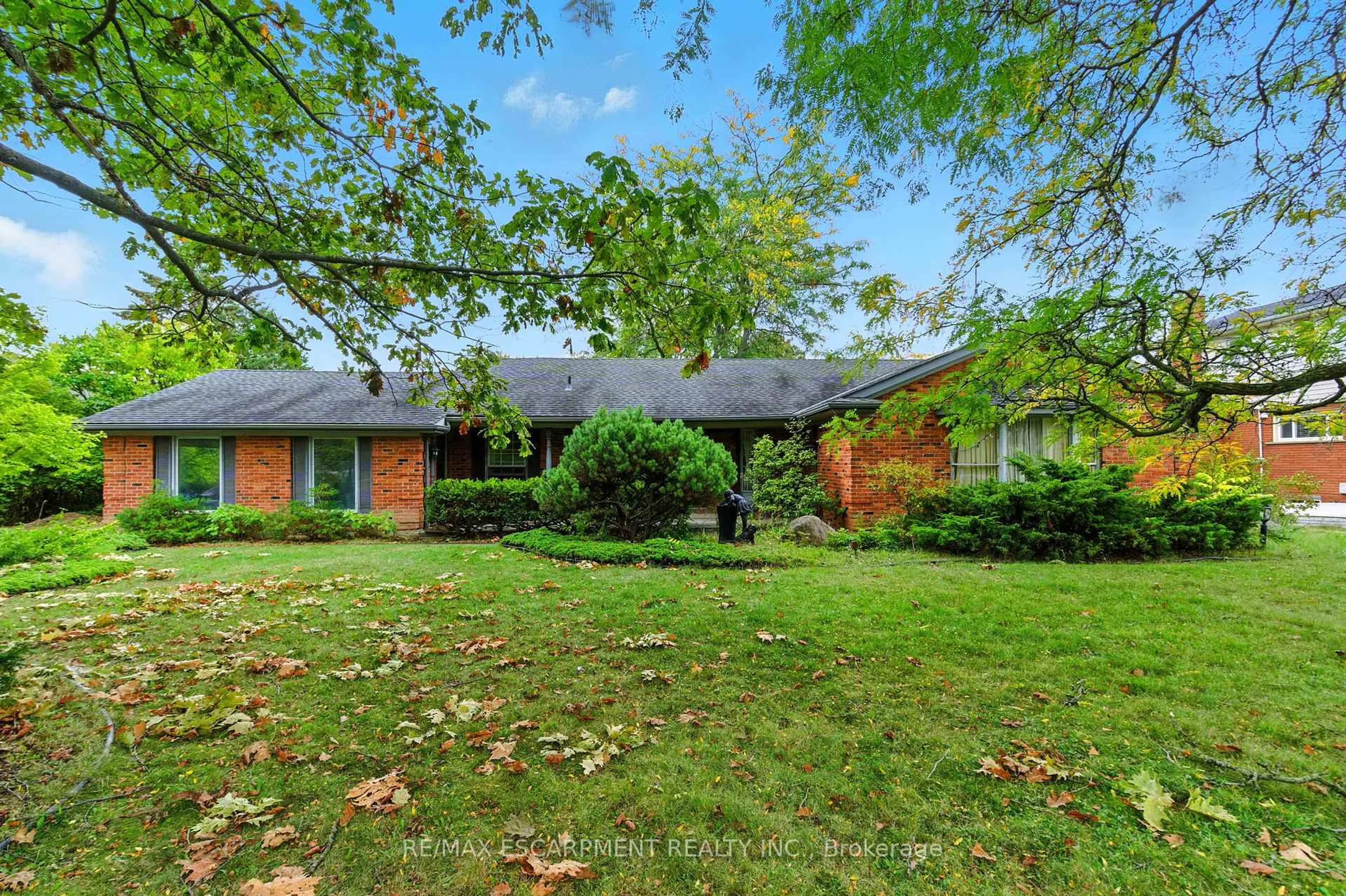 A pic from outside/outdoor area/front of a property/back of a property/a pic from drone, street for 55 Overdale Ave, Hamilton Ontario L9H 7G8