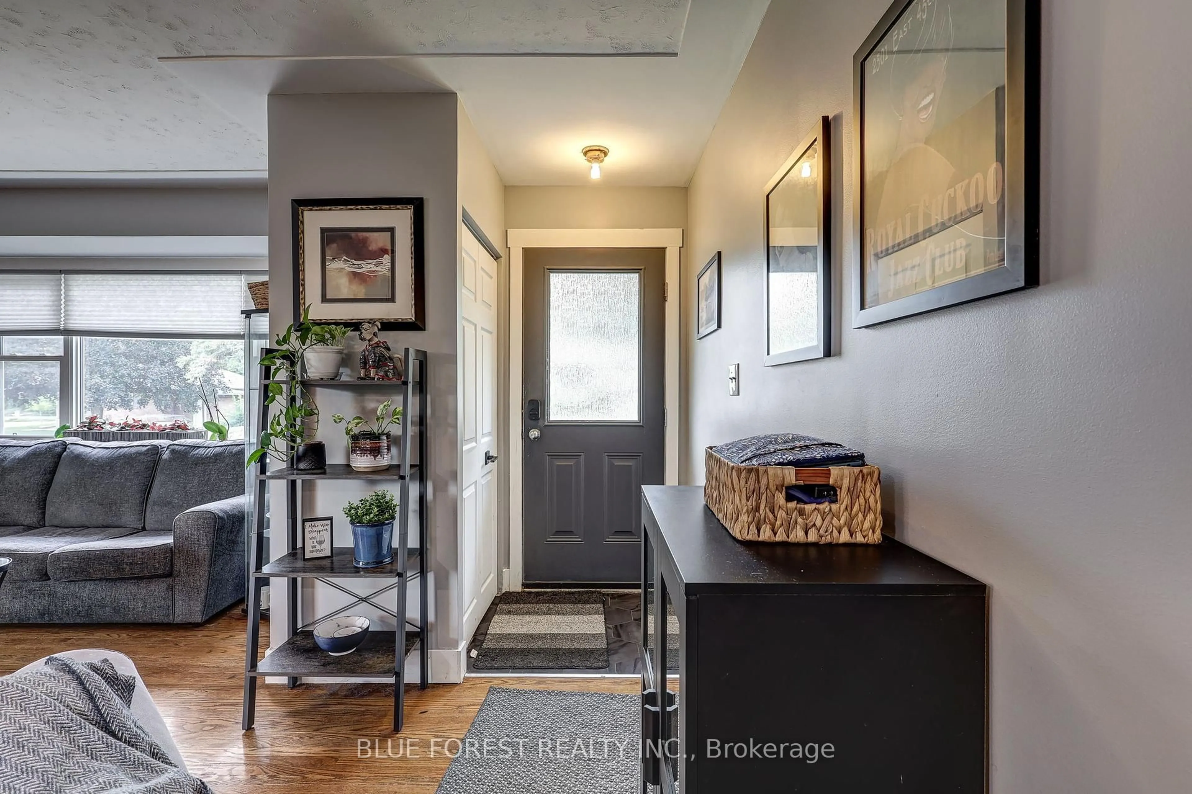 Indoor entryway for 199 BURLINGTON St, London South Ontario N5Z 3V9