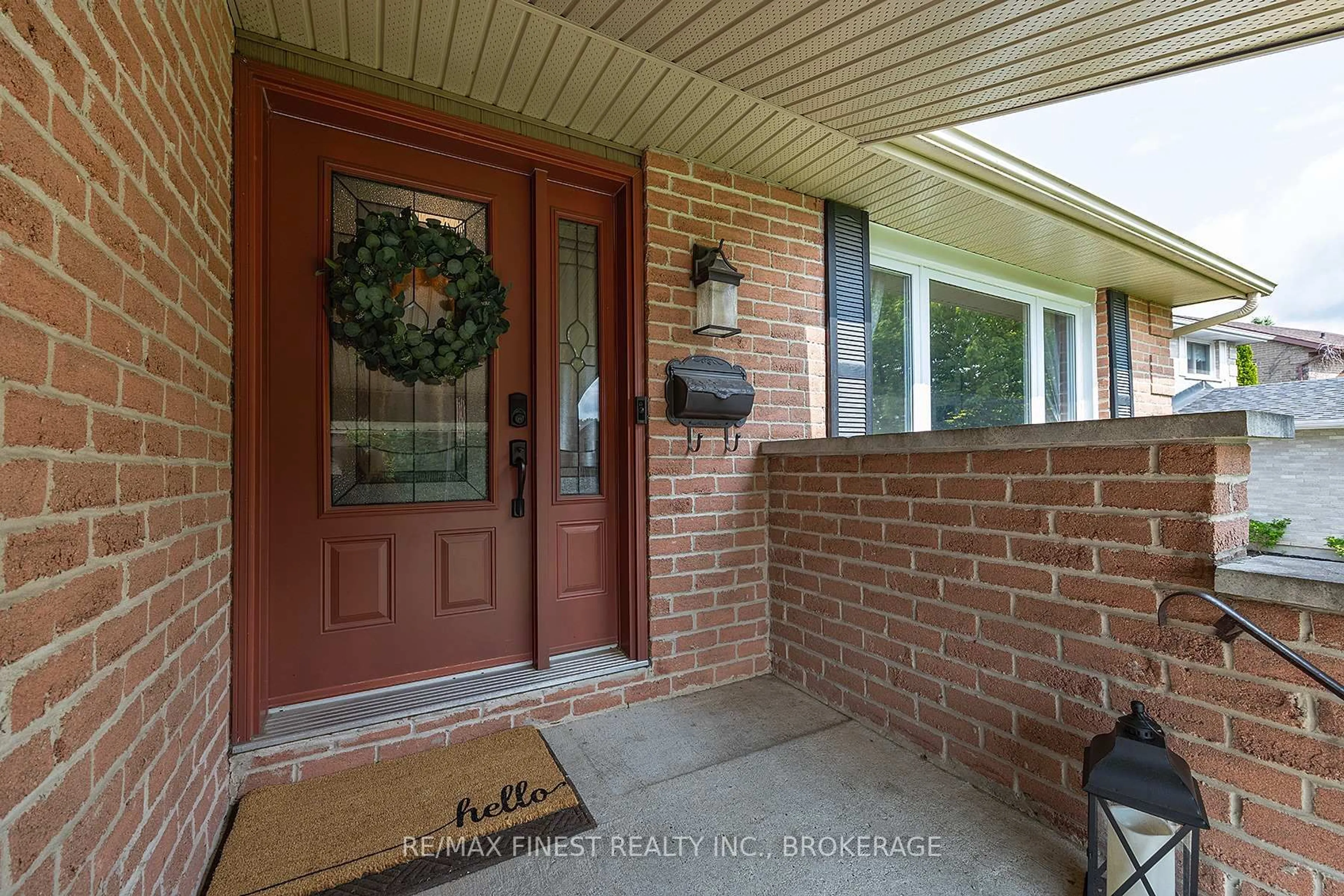 Indoor entryway for 1059 Pembridge Cres, Kingston Ontario K7P 1P2