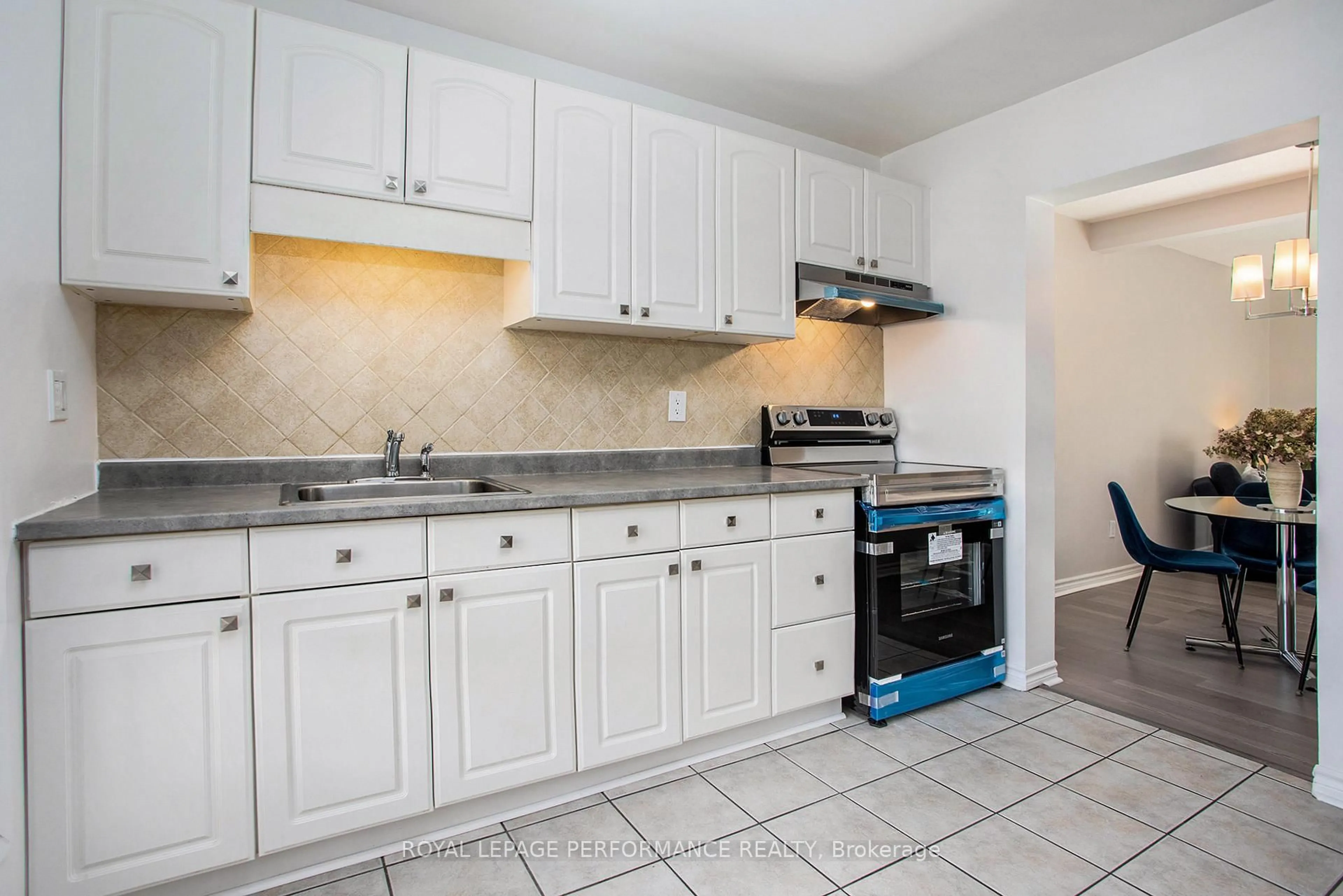 Standard kitchen, ceramic/tile floor for 1757 Trappist Lane, Ottawa Ontario K1C 1X7