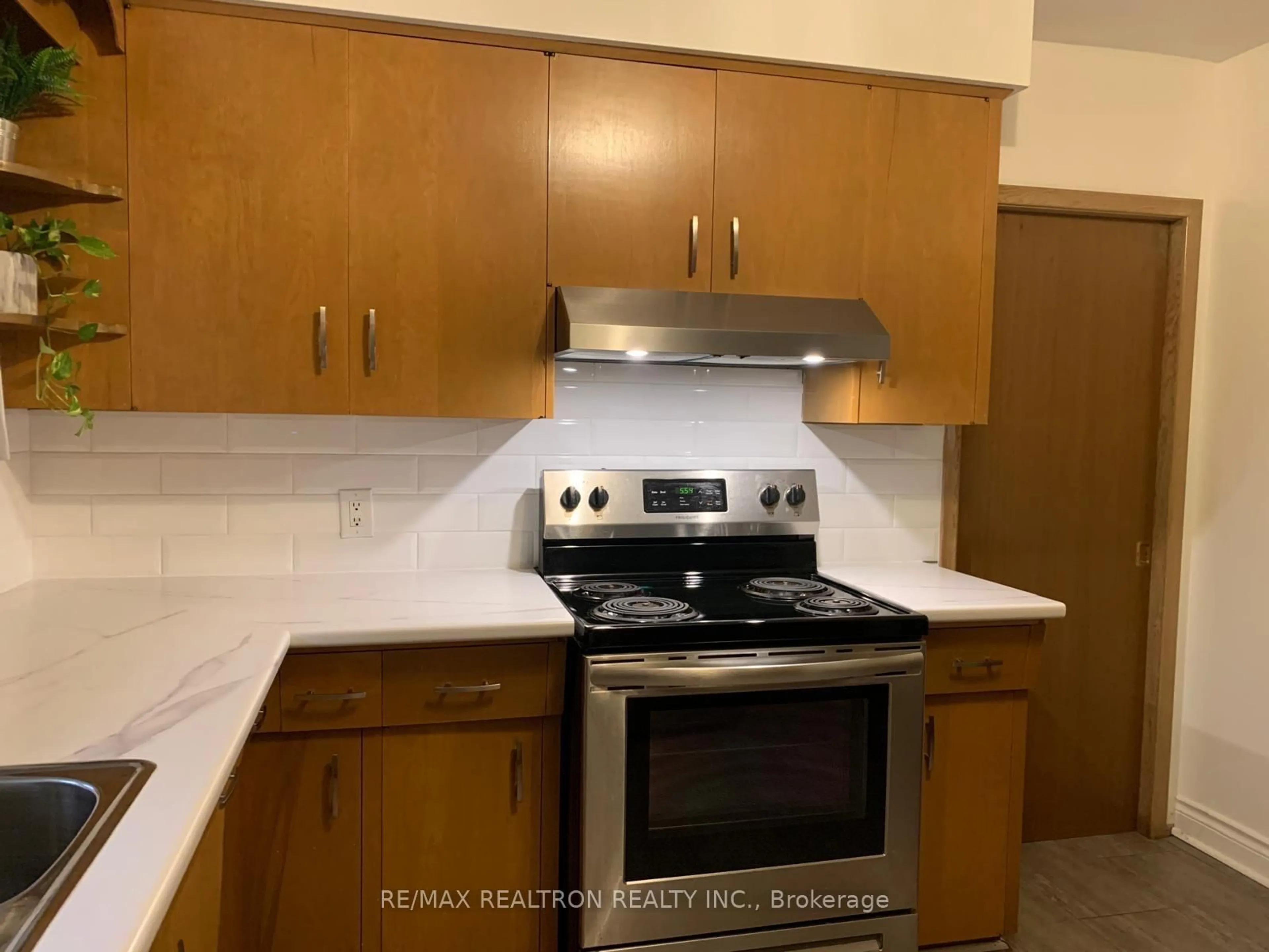 Standard kitchen, unknown for 3533 Dorchester Rd, Niagara Falls Ontario L2J 3A4