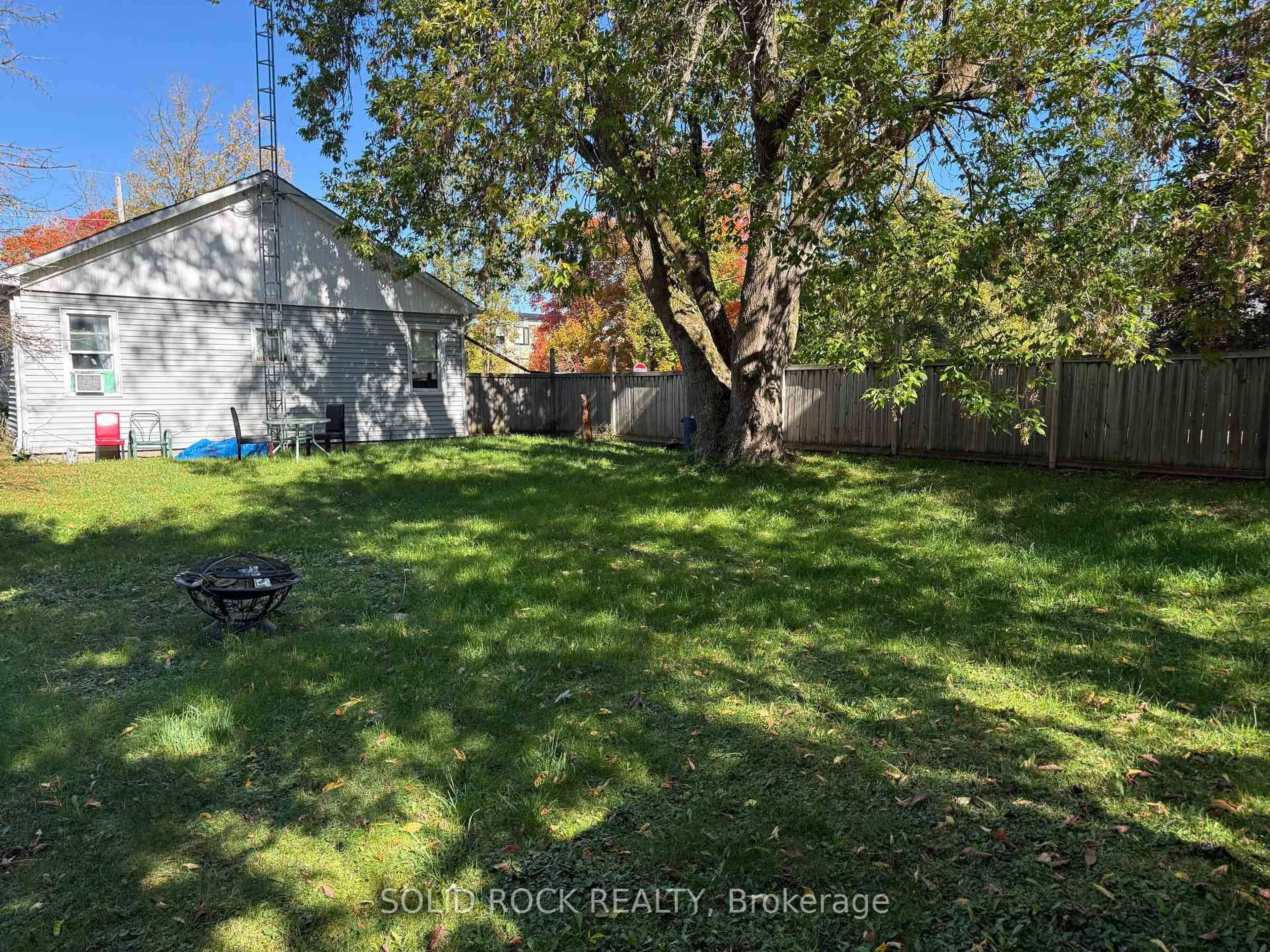 A pic from outside/outdoor area/front of a property/back of a property/a pic from drone, unknown for 14 Linn St, Limoges Ontario K0K 2M0