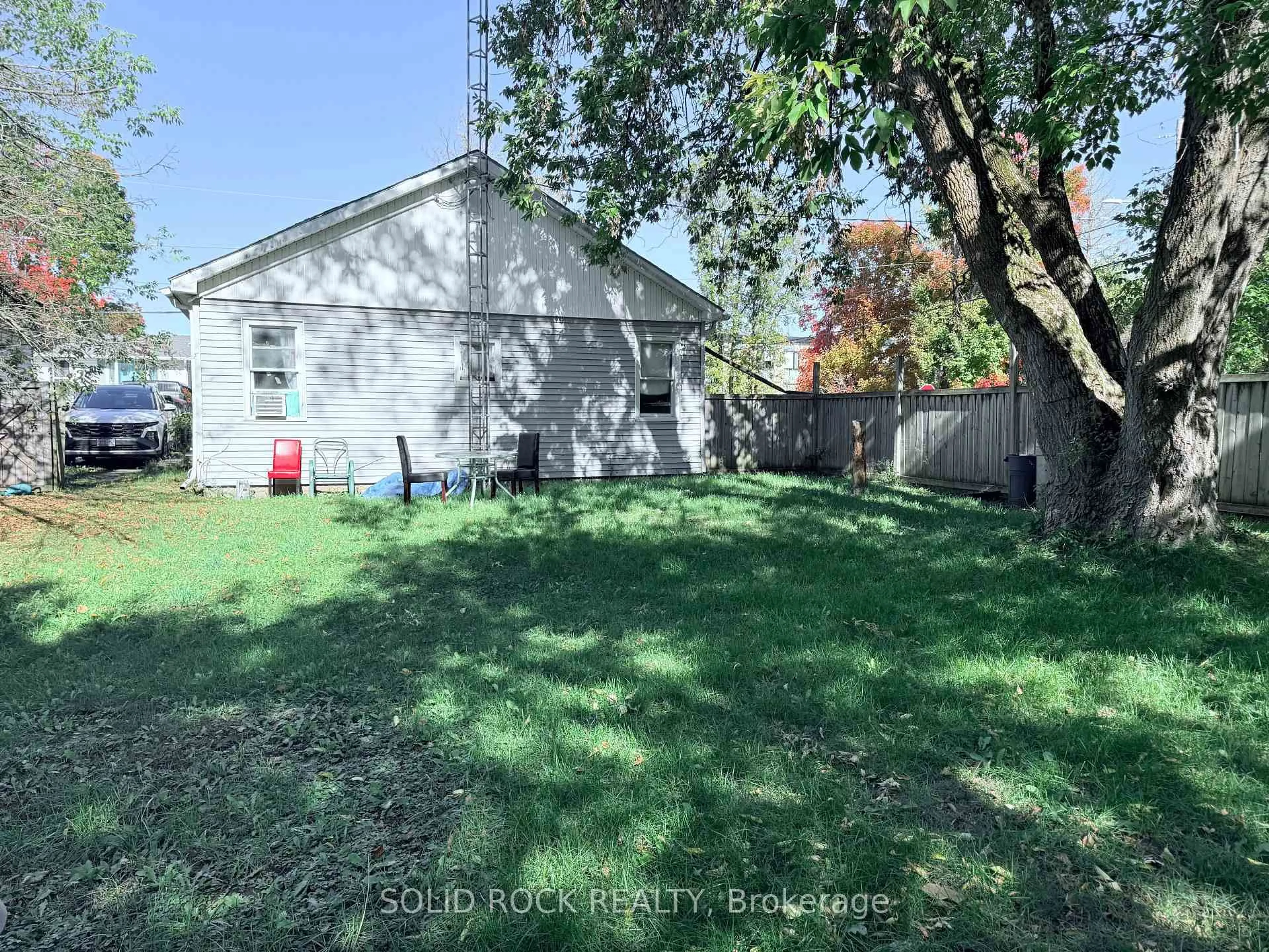 A pic from outside/outdoor area/front of a property/back of a property/a pic from drone, unknown for 14 Linn St, Limoges Ontario K0K 2M0