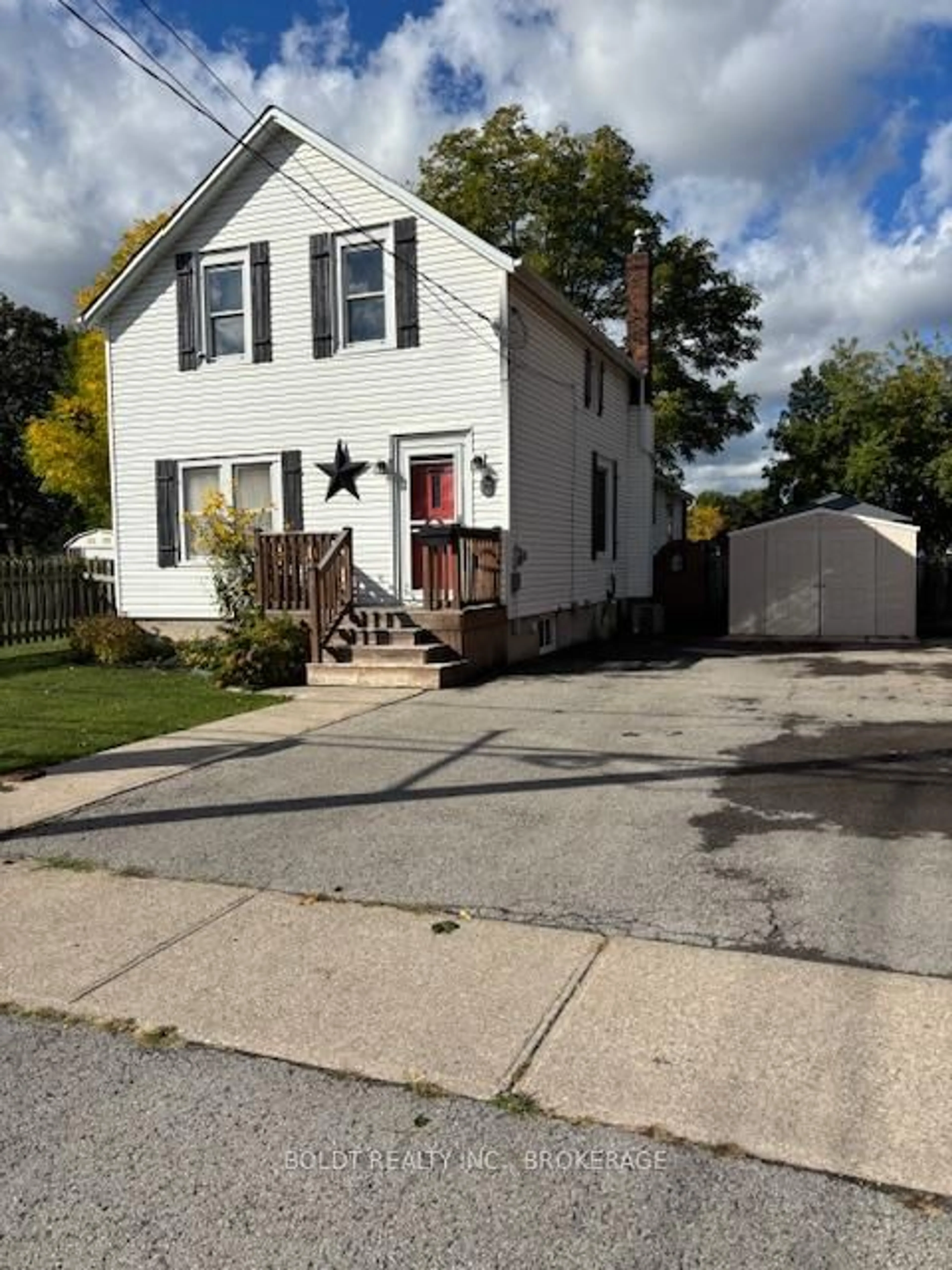 Unknown for 73 Chapel St, Thorold Ontario L2V 2E5