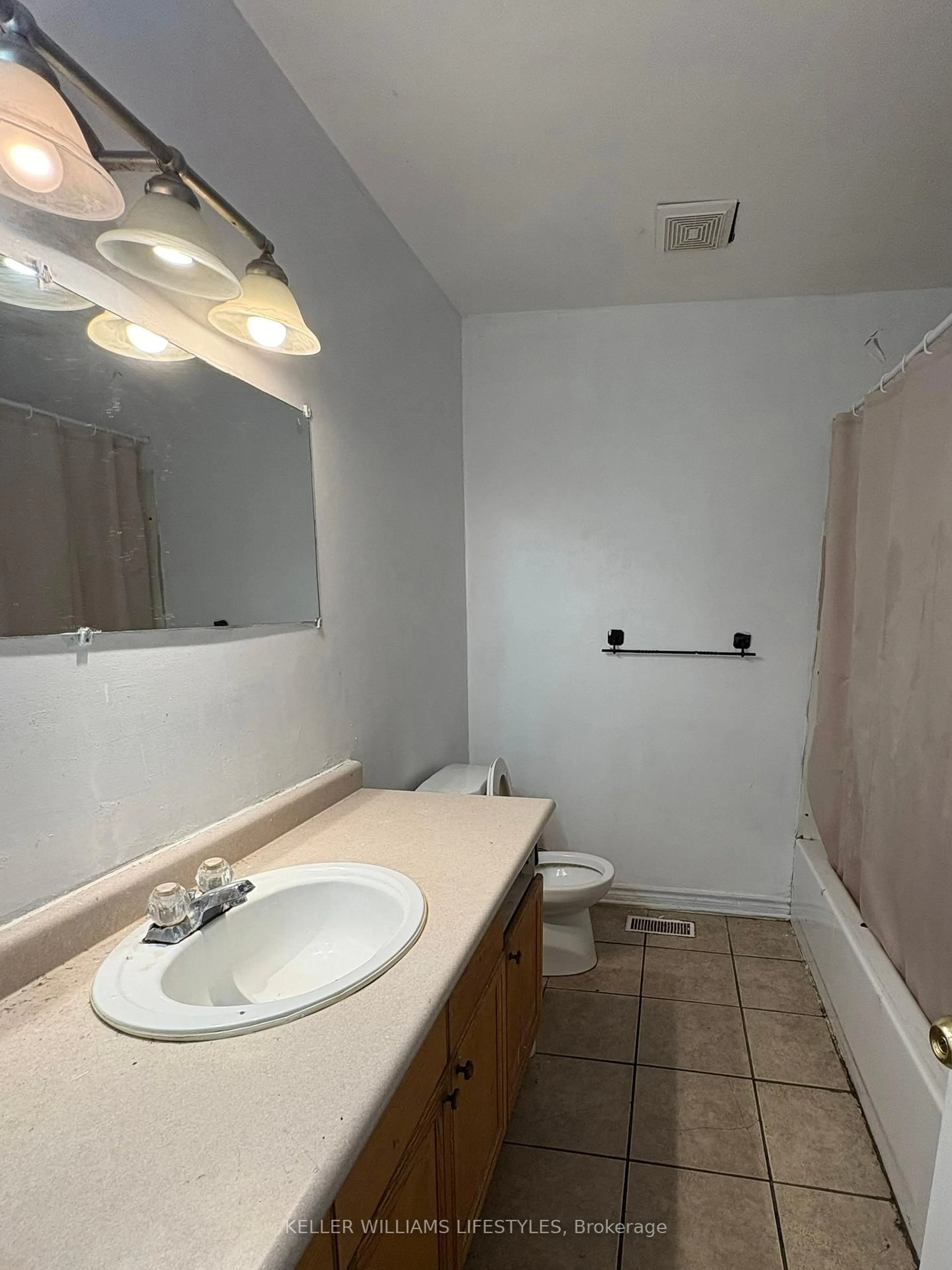 A pic of a room for 1840 Culver Dr, London East Ontario N5V 3K6