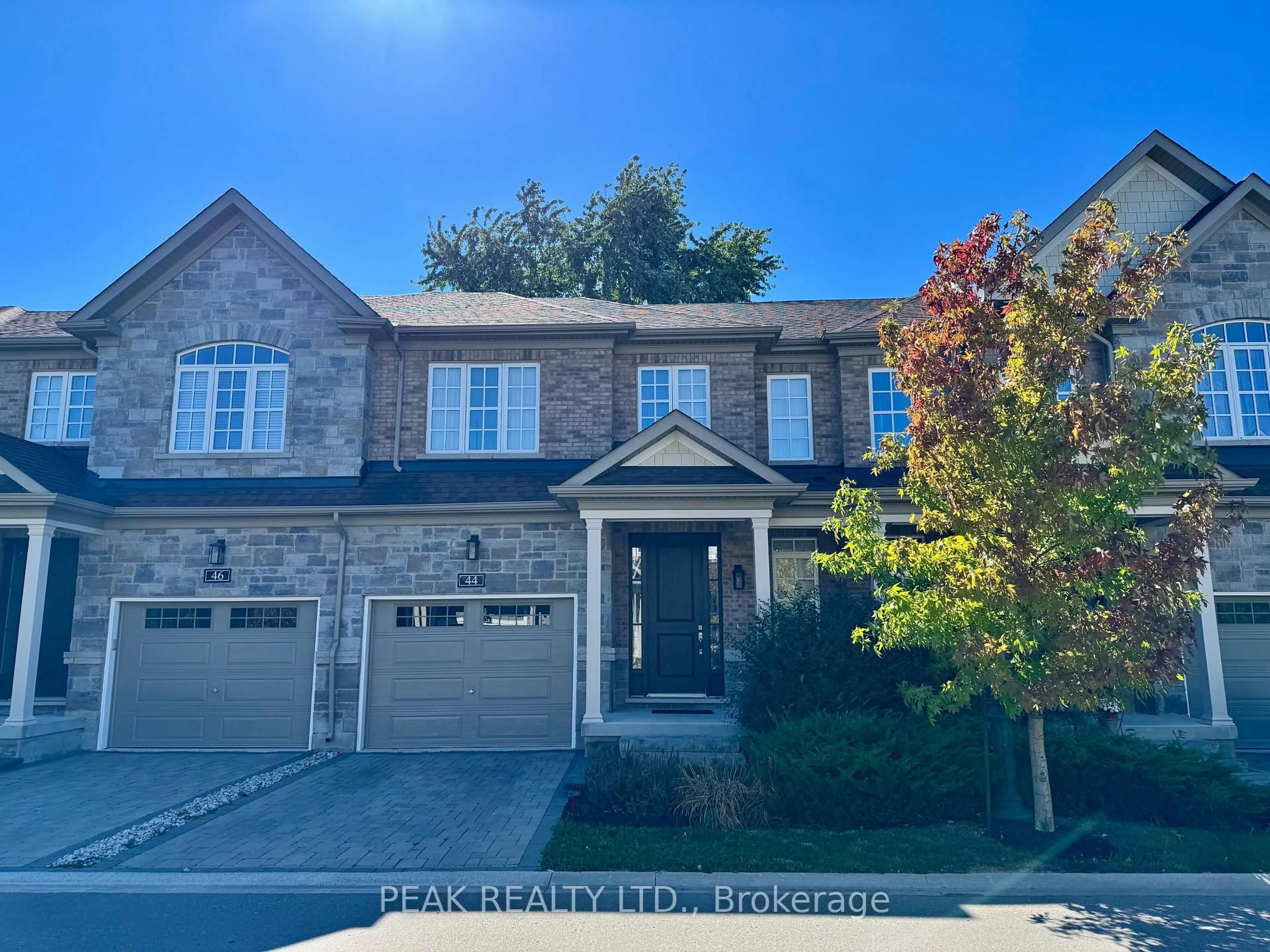 Home with brick exterior material, street for 44 Windsor Circ, Niagara-on-the-Lake Ontario L0S 1J0
