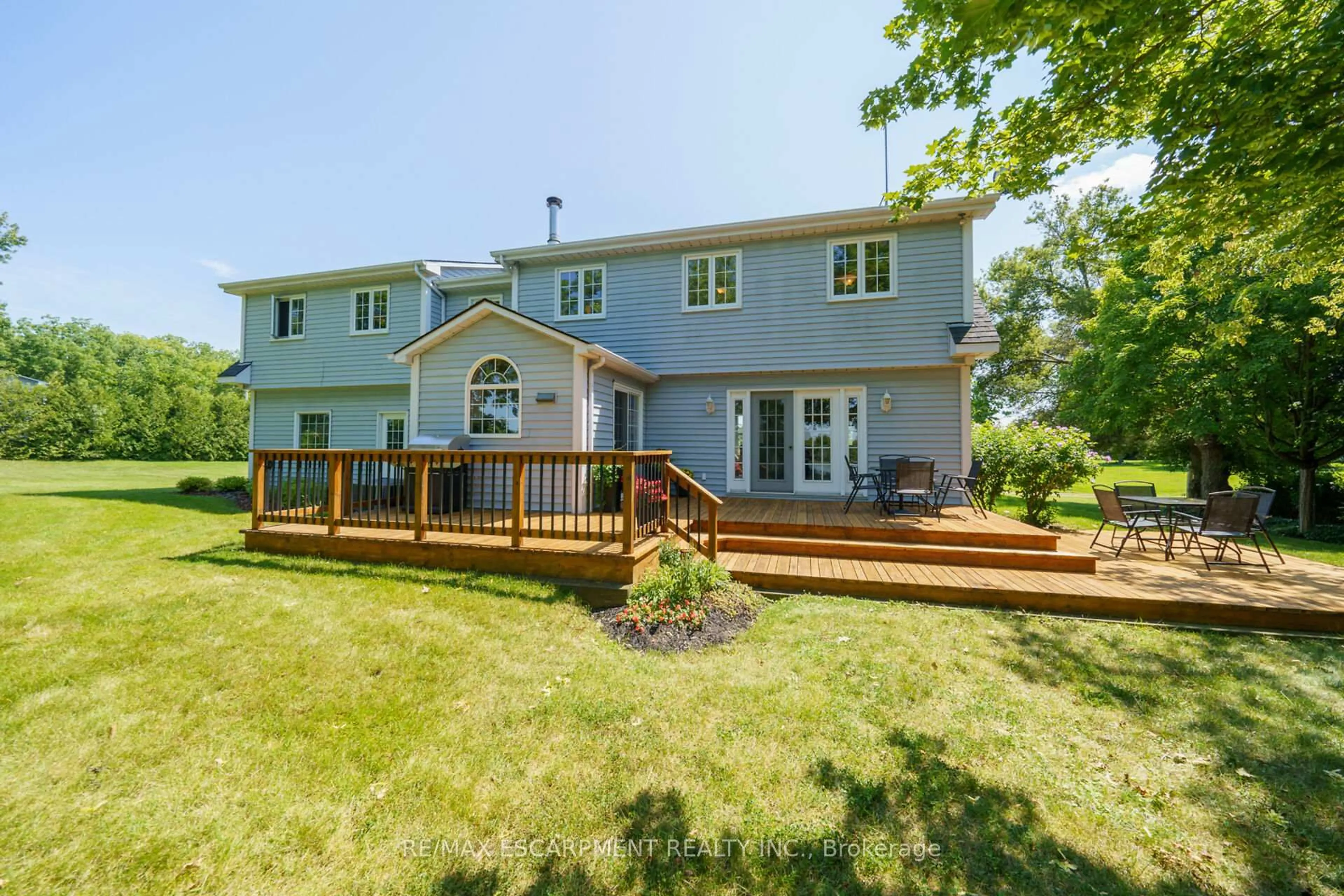 Patio, unknown for 1042 River Rd, Haldimand Ontario N0A 1E0