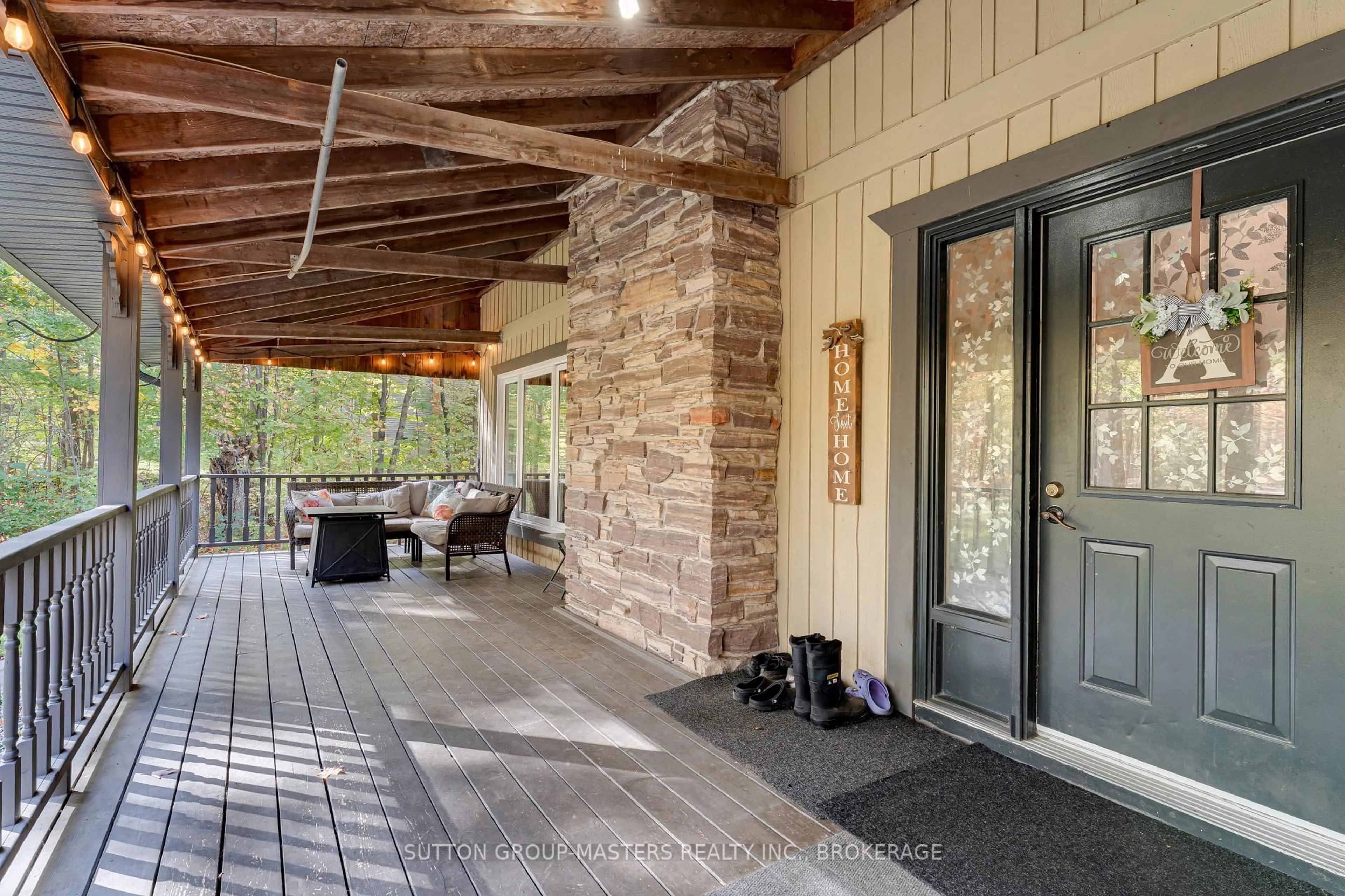 Indoor entryway for 2382 SANDS Rd, Battersea Ontario K0H 1H0