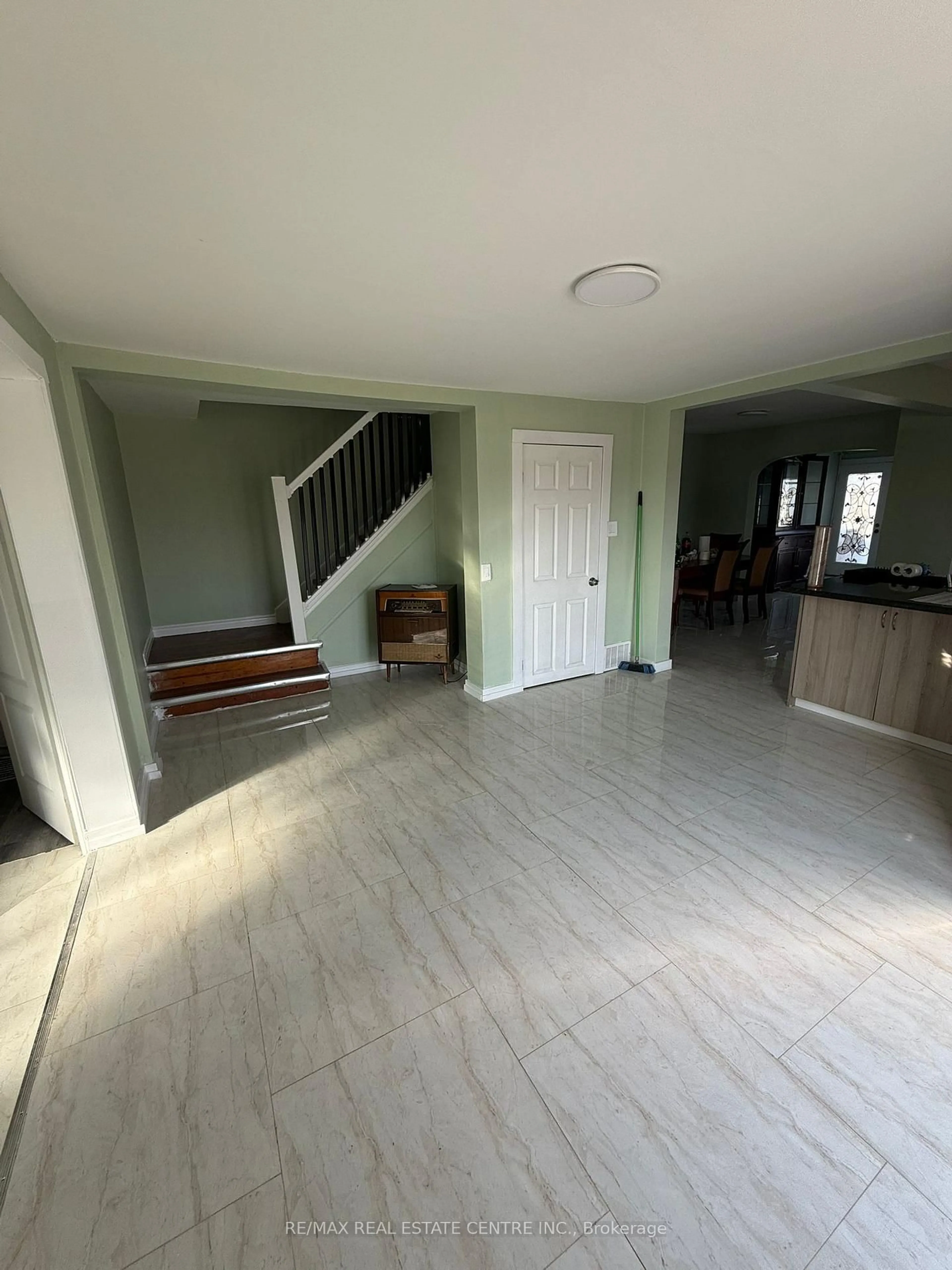 A pic of a room for 125 Davis St, Thorold Ontario L2V 1E6