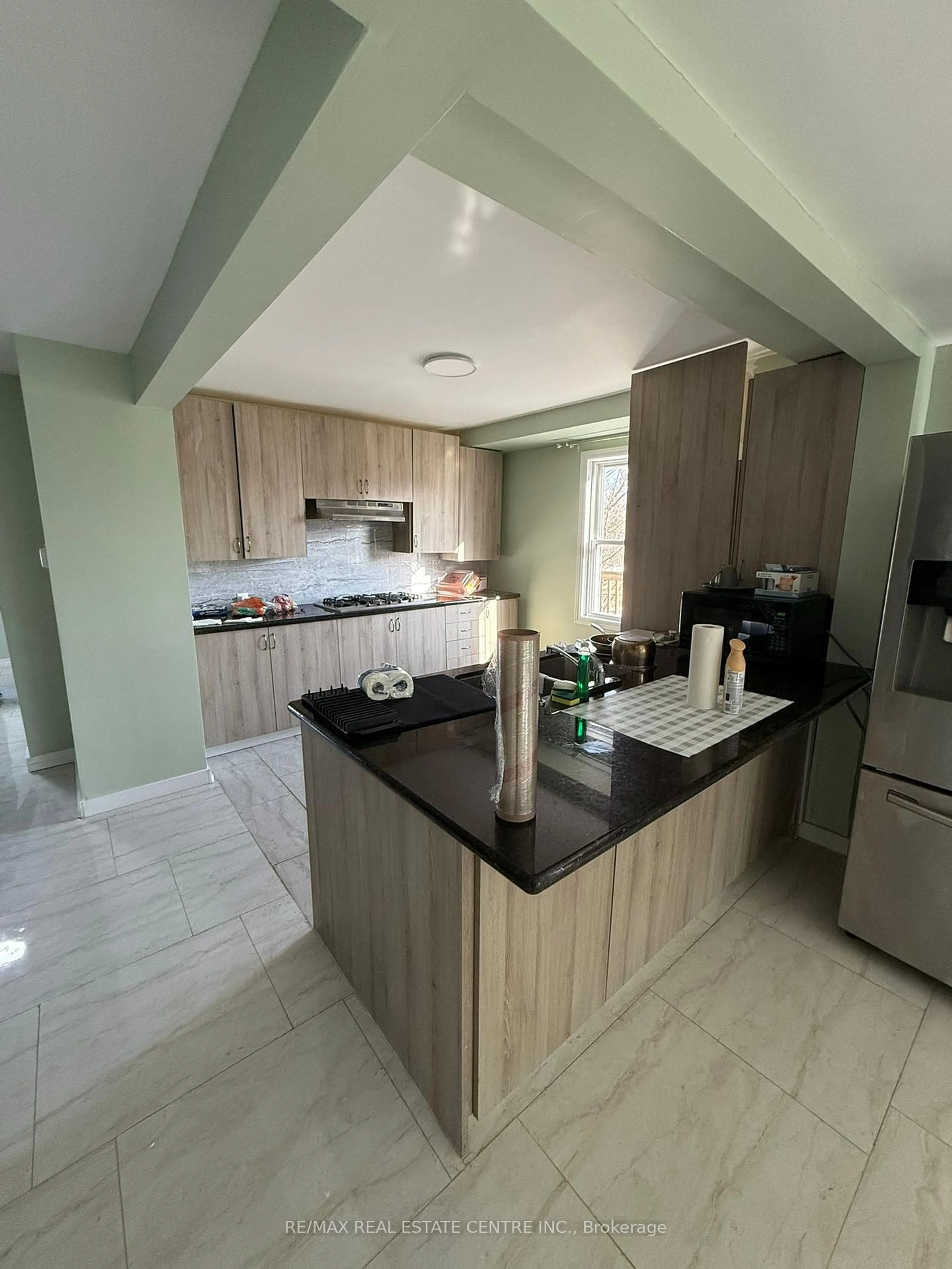 Open concept kitchen, ceramic/tile floor for 125 Davis St, Thorold Ontario L2V 1E6