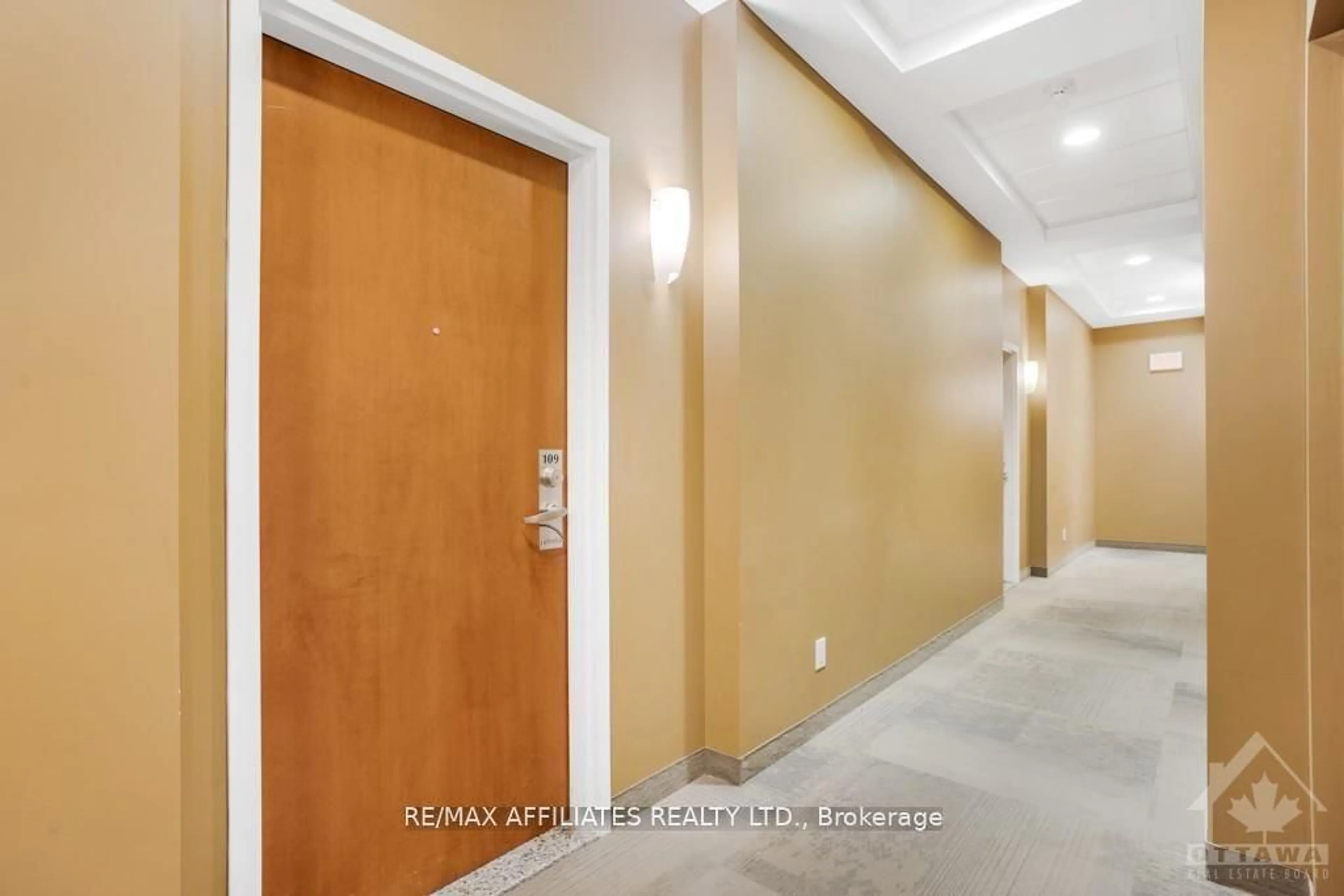 Indoor foyer for 310 Centrum Blvd #109, Ottawa Ontario K1E 0A3