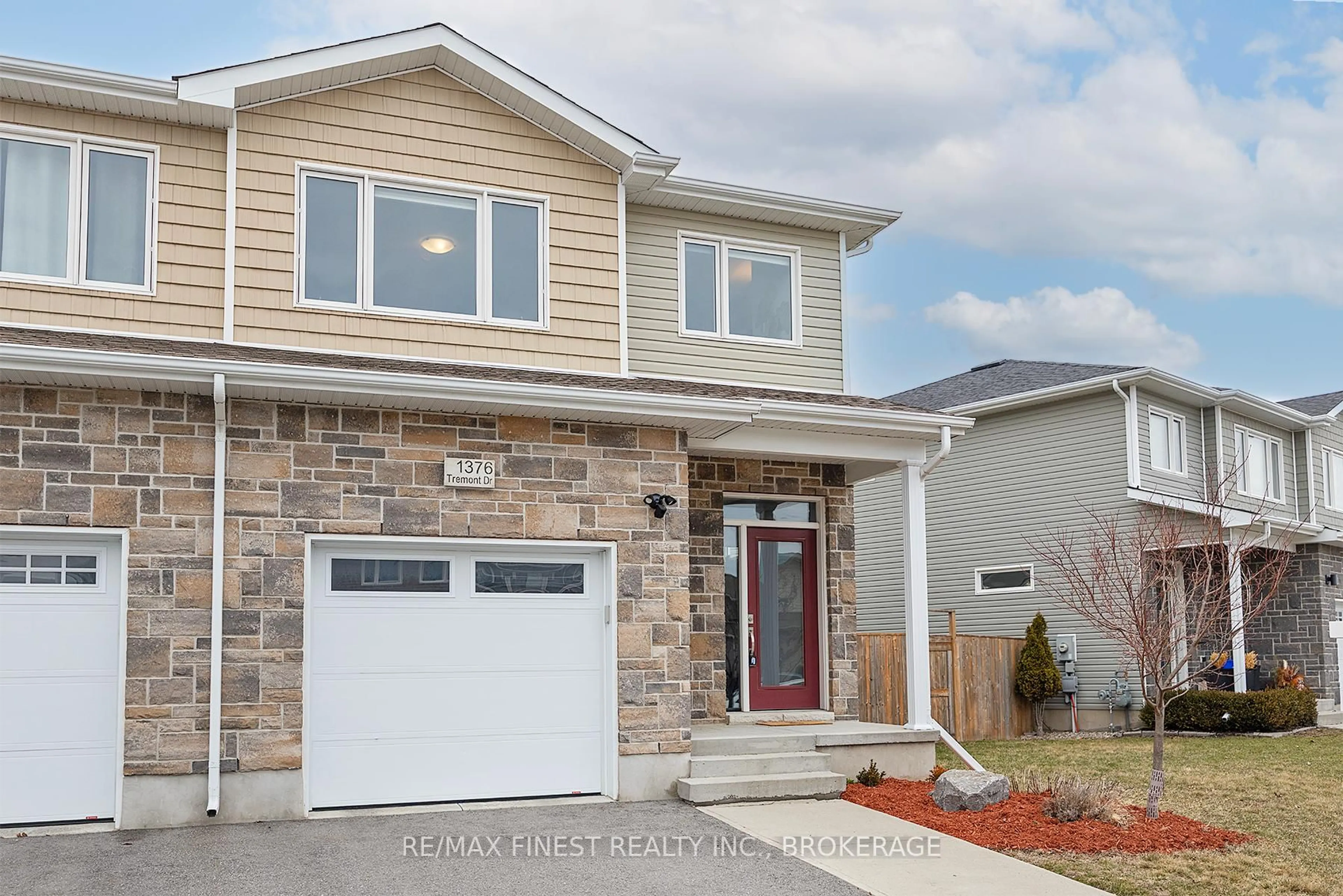 Home with vinyl exterior material, street for 910 LOMBARDY St, Kingston Ontario K7M 9C2