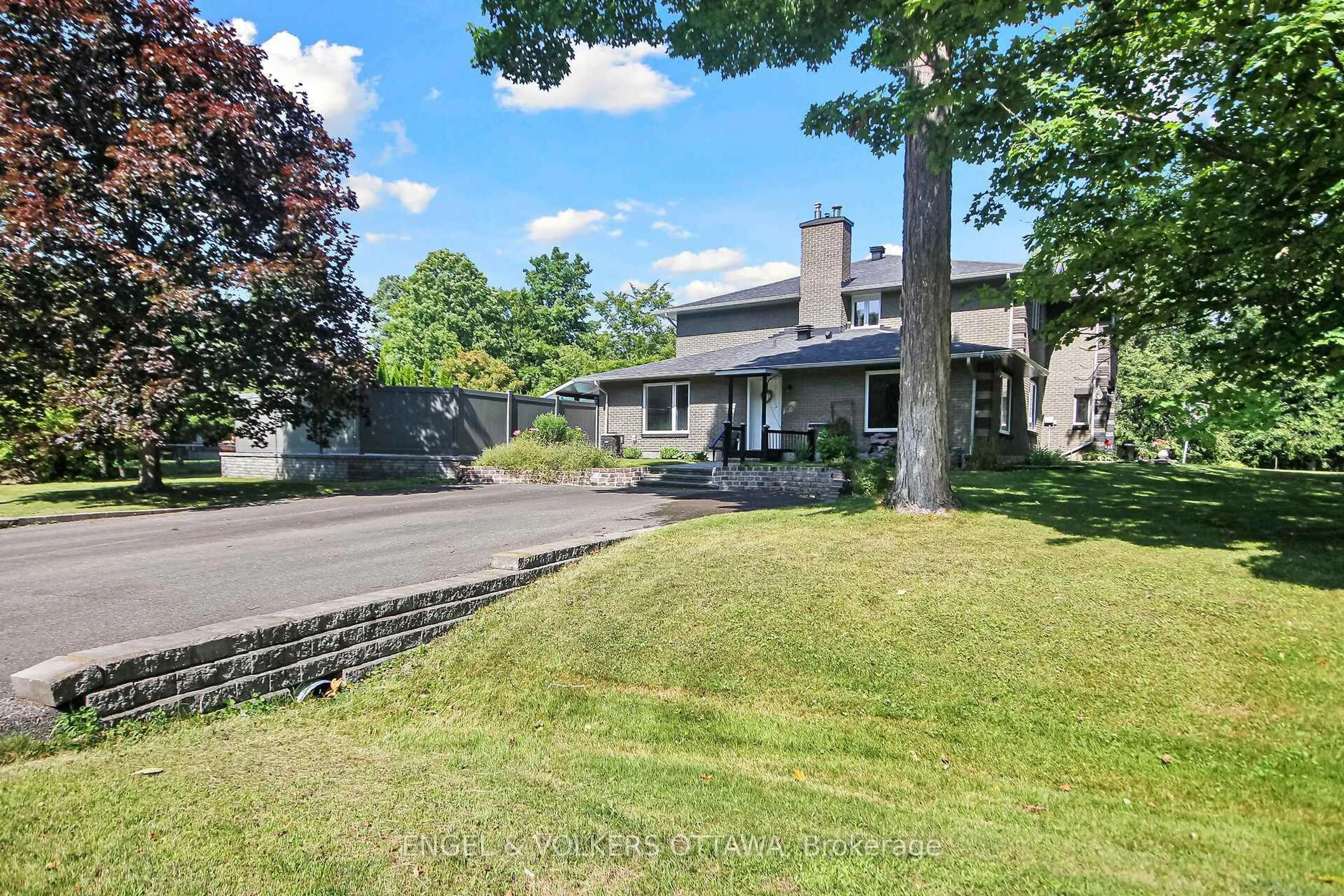 Unknown for 5593 Whitewood Ave, Ottawa Ontario K4M 1E1