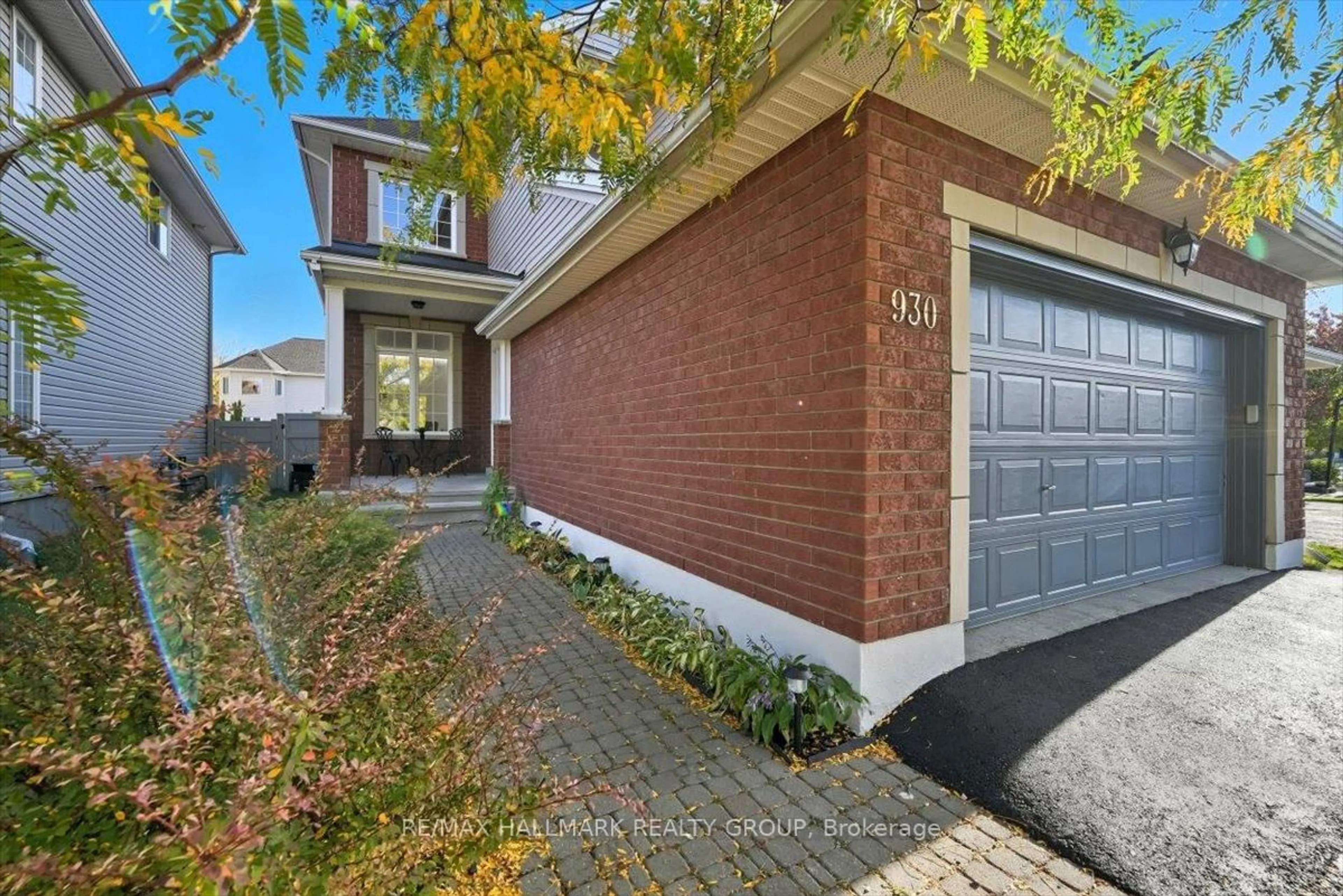 Home with brick exterior material, street for 930 Scala Ave, Ottawa Ontario K4A 5E1