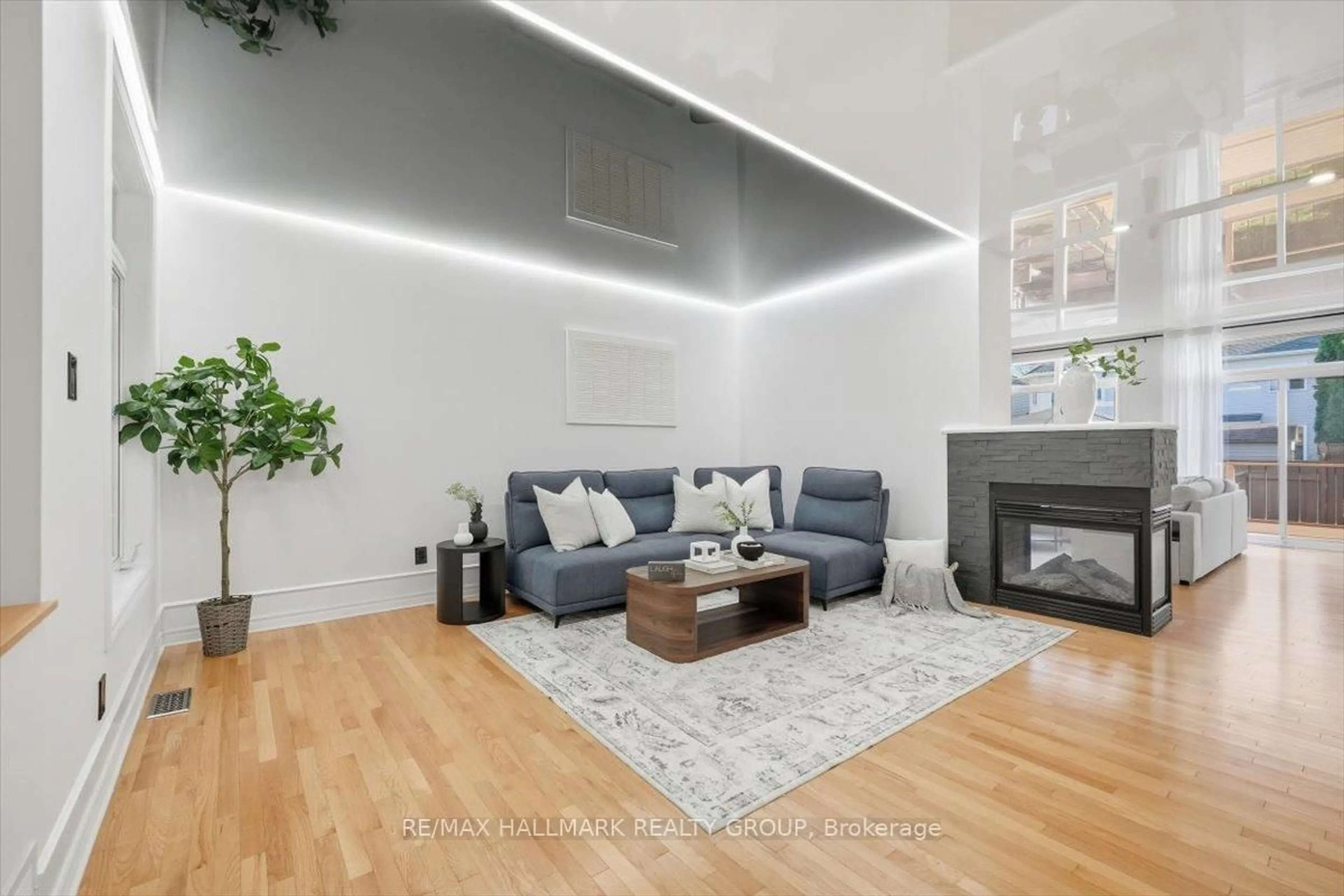 Living room with furniture, unknown for 930 Scala Ave, Ottawa Ontario K4A 5E1