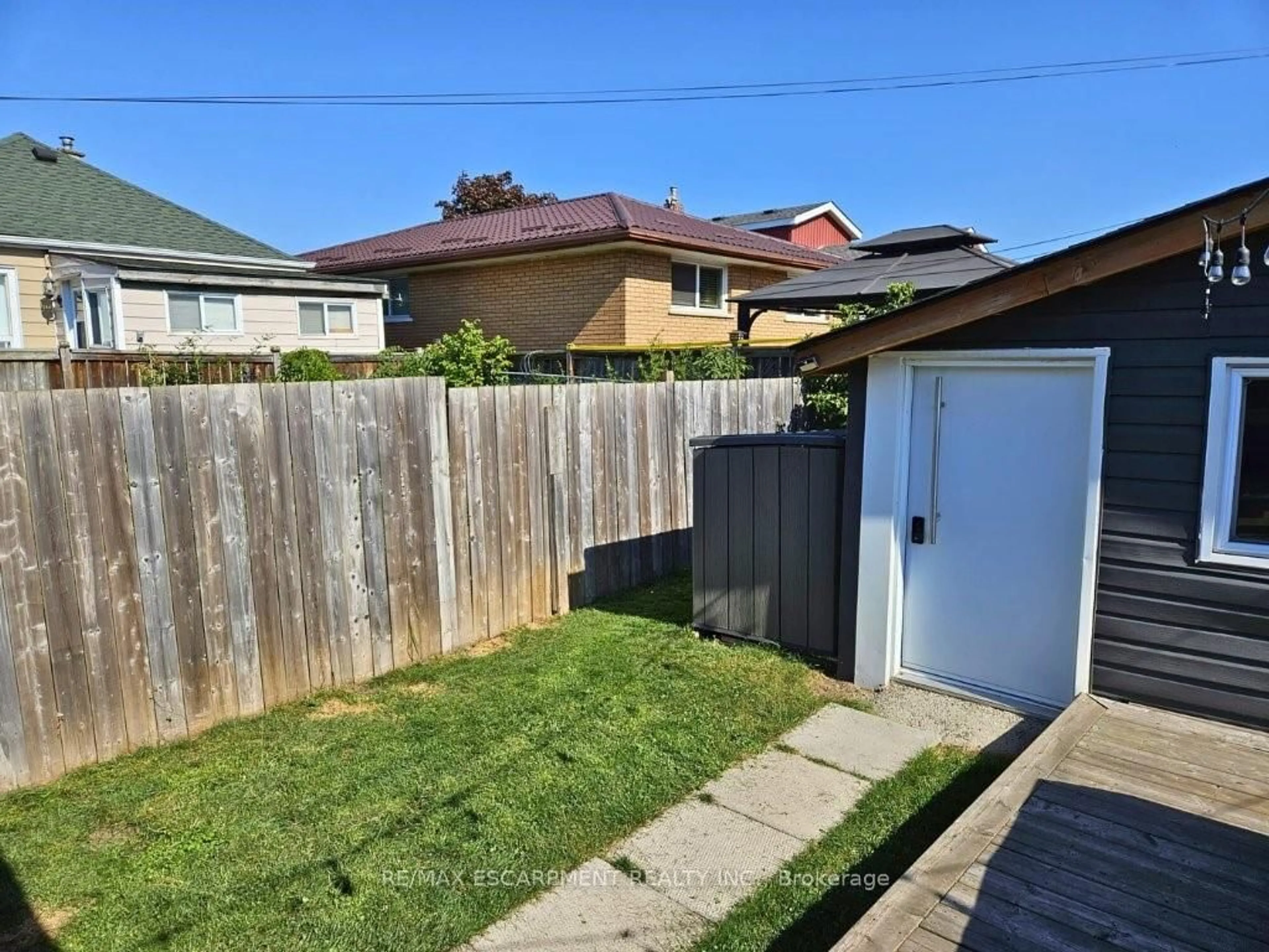 A pic from outside/outdoor area/front of a property/back of a property/a pic from drone, street for 48 Frederick Ave, Hamilton Ontario L8H 4K4
