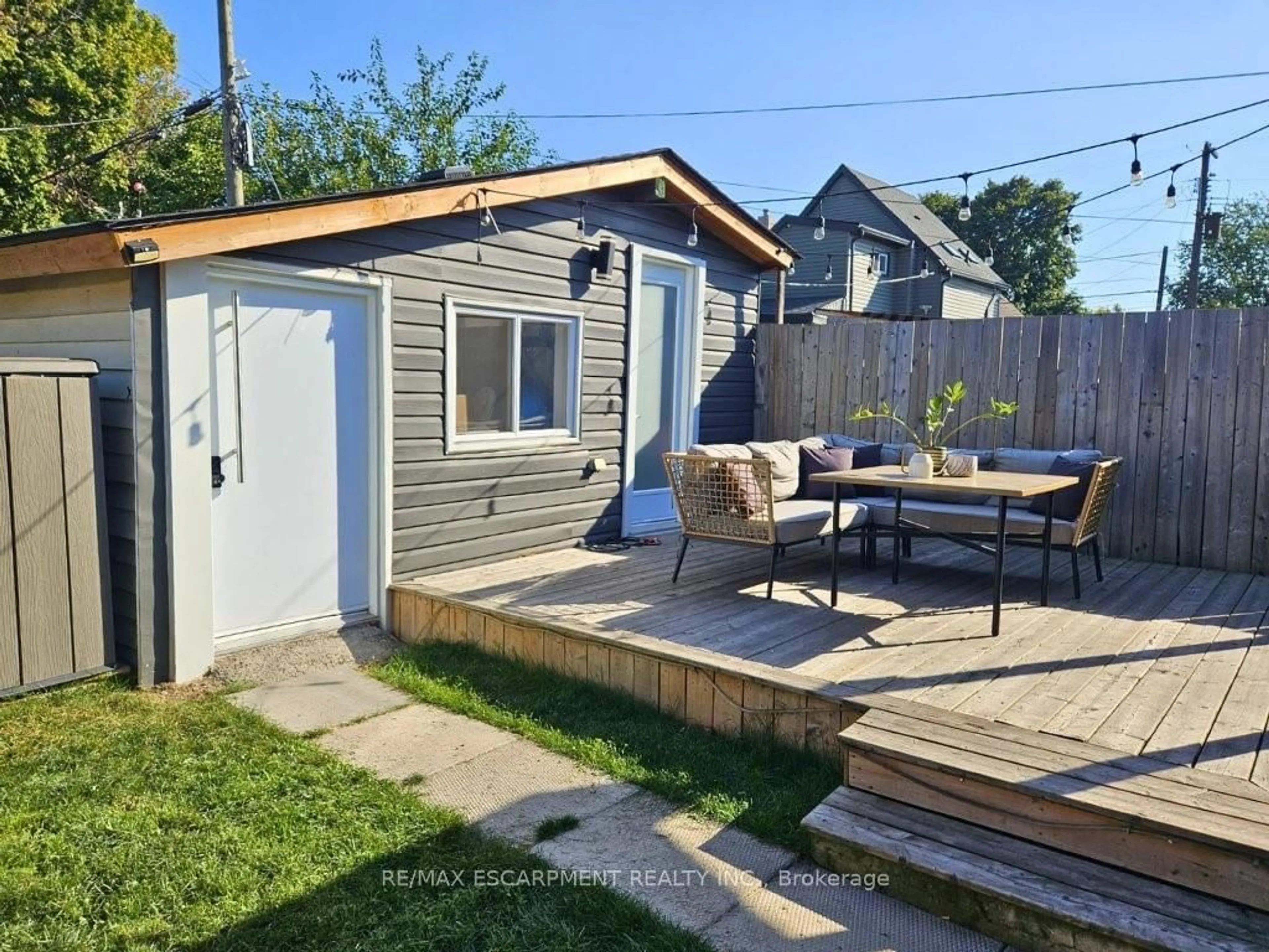 Patio, street for 48 Frederick Ave, Hamilton Ontario L8H 4K4