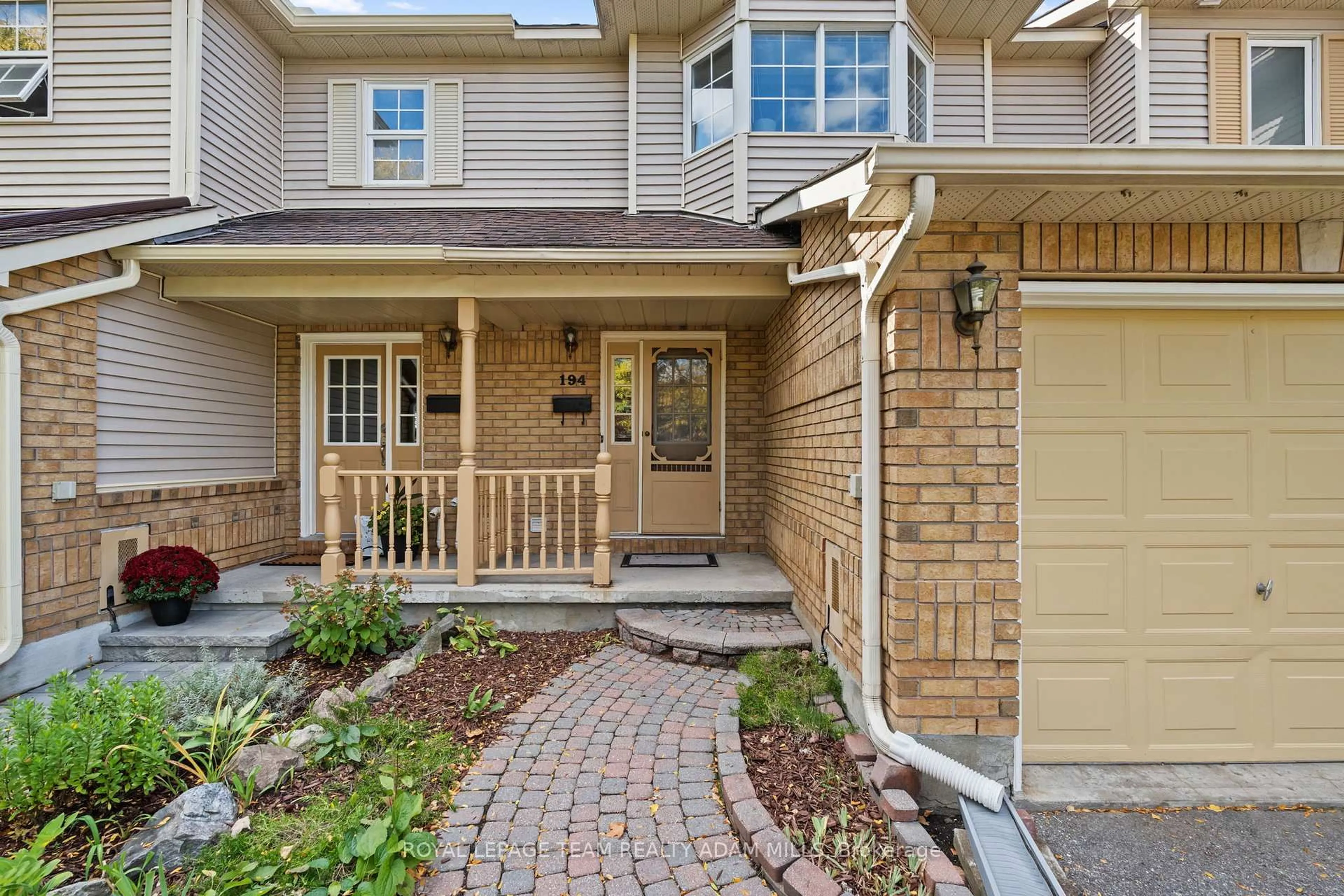 Home with brick exterior material, street for 194 Blackdome Cres, Kanata Ontario K2T 1A6