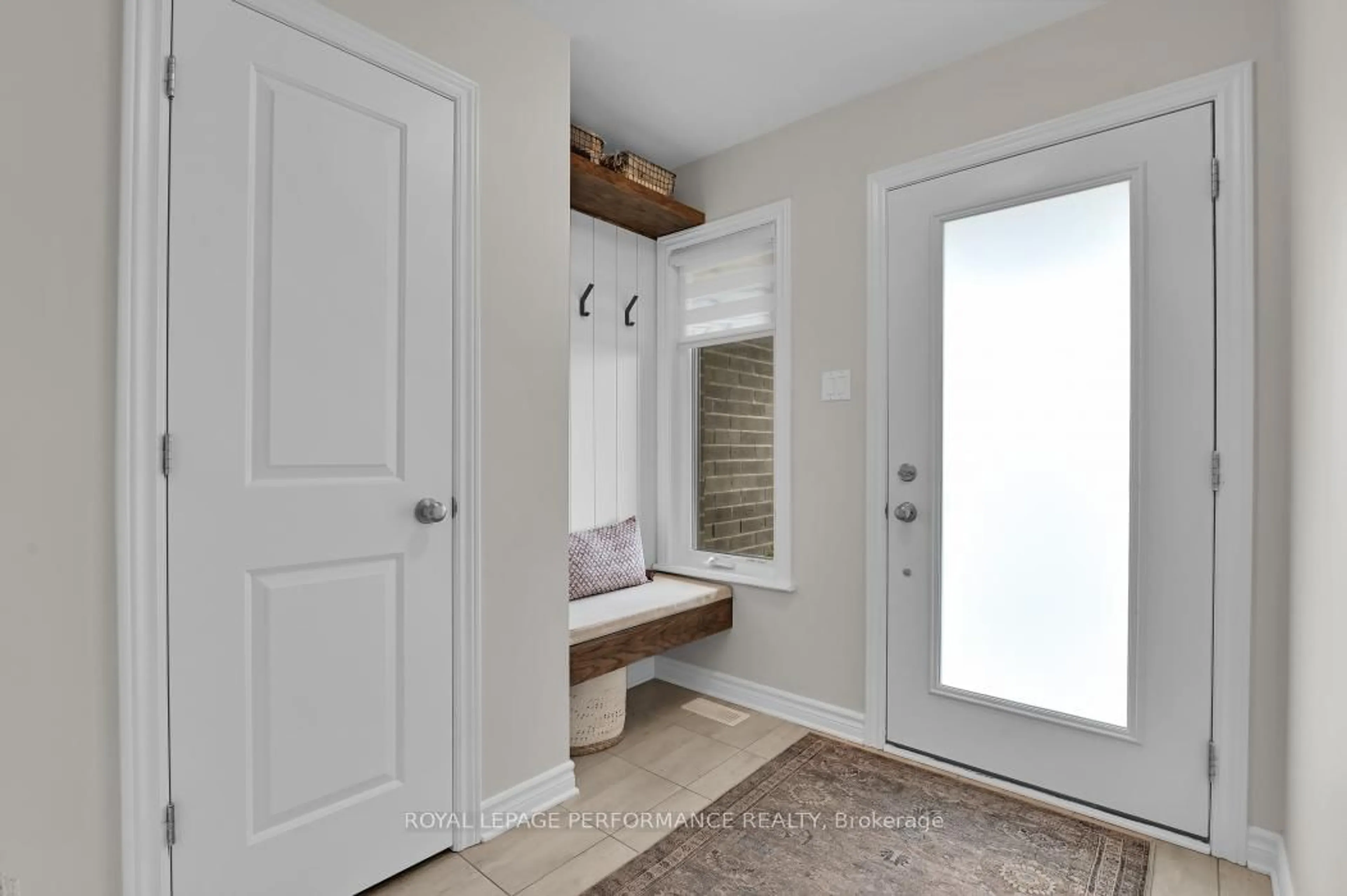Indoor entryway for 22 Verglas Lane, Ottawa Ontario K1W 0P5