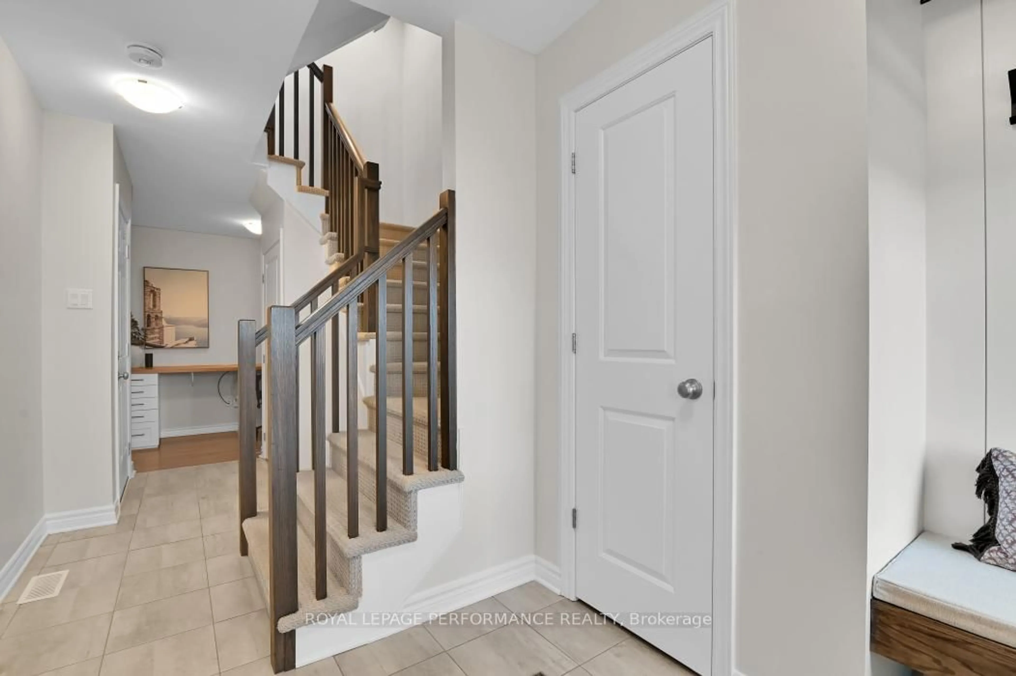 Indoor entryway for 22 Verglas Lane, Ottawa Ontario K1W 0P5