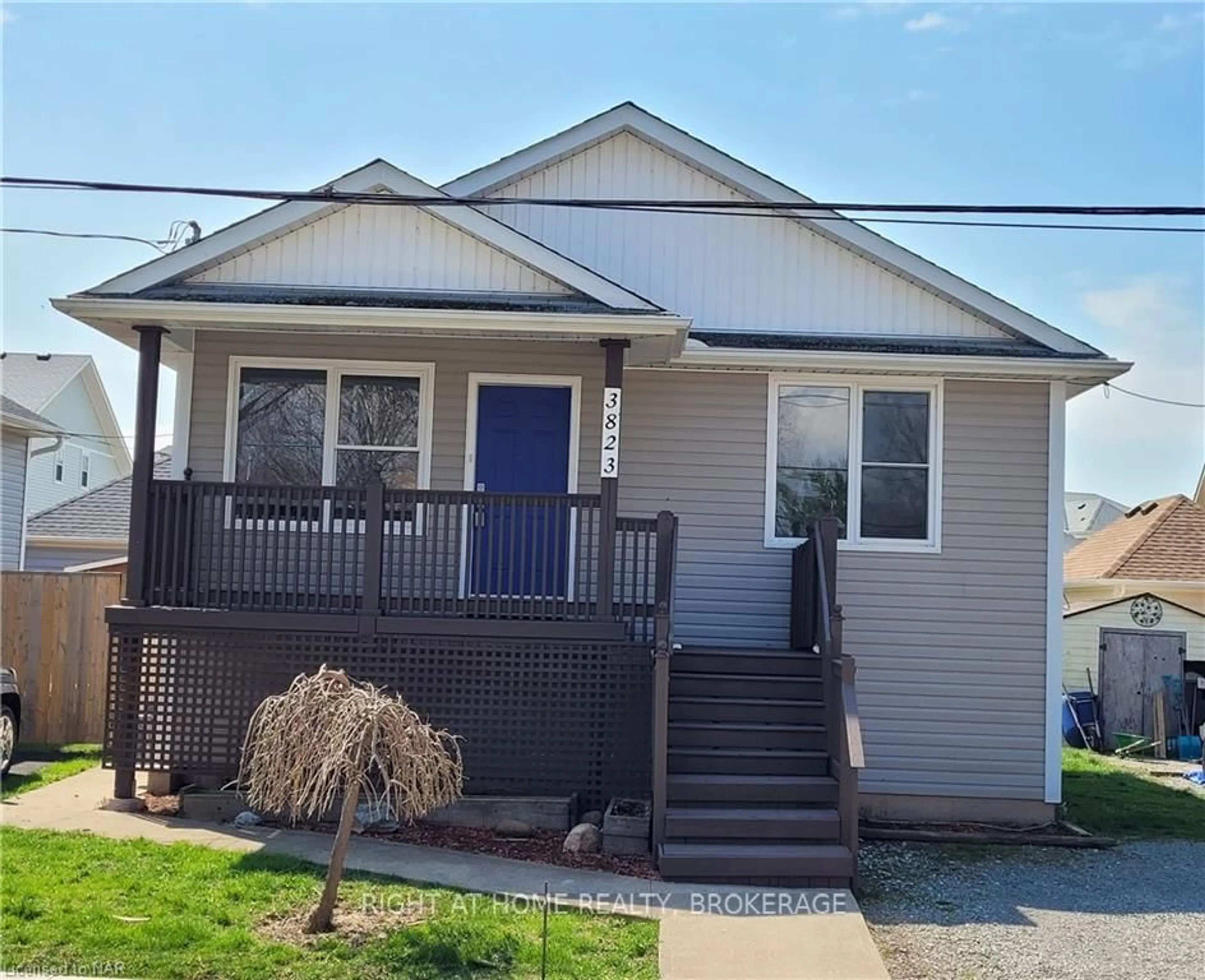 Home with vinyl exterior material, street for 3823 Graeber Ave, Fort Erie Ontario L0S 1B0