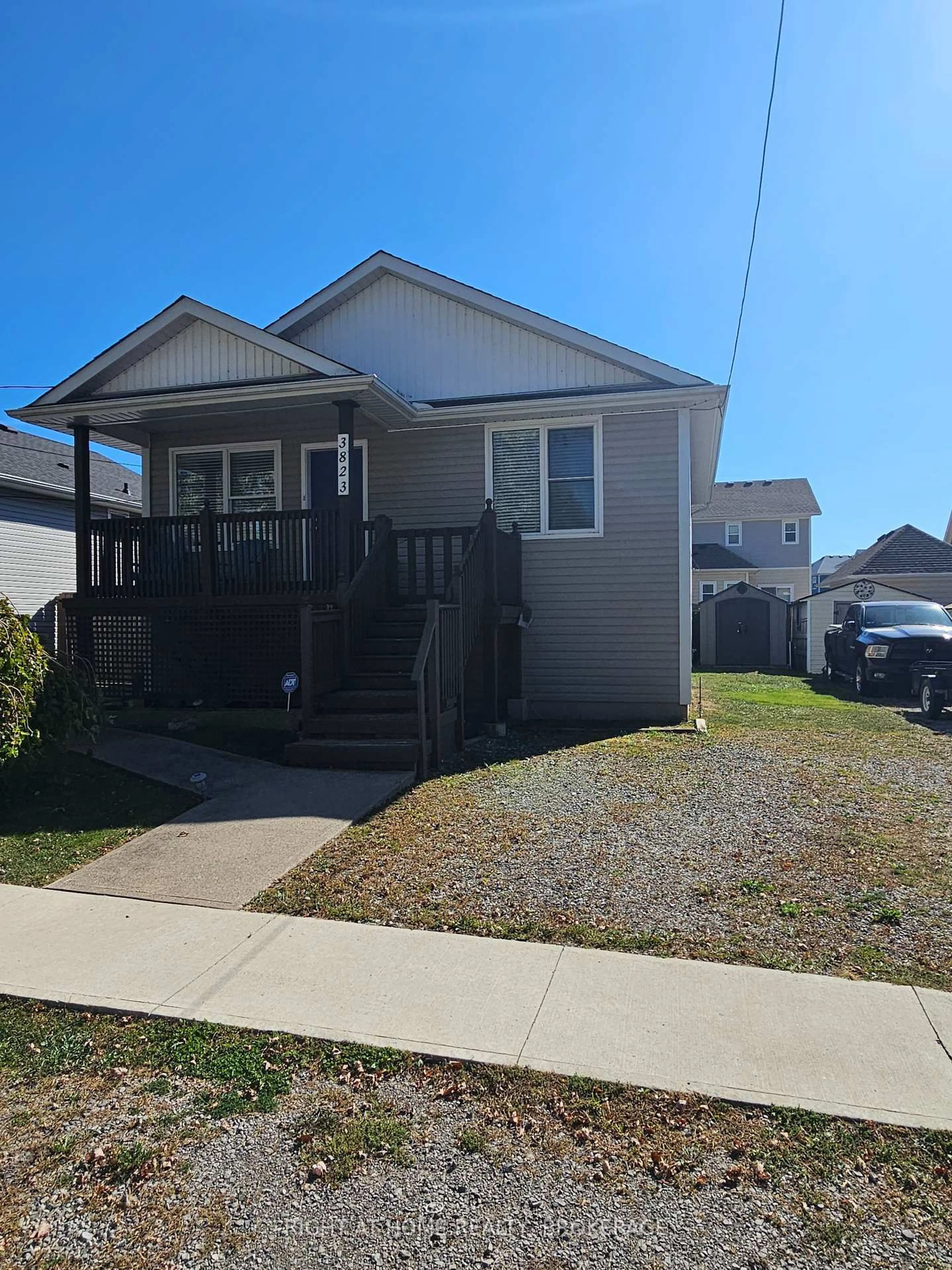 Home with vinyl exterior material, street for 3823 Graeber Ave, Fort Erie Ontario L0S 1B0