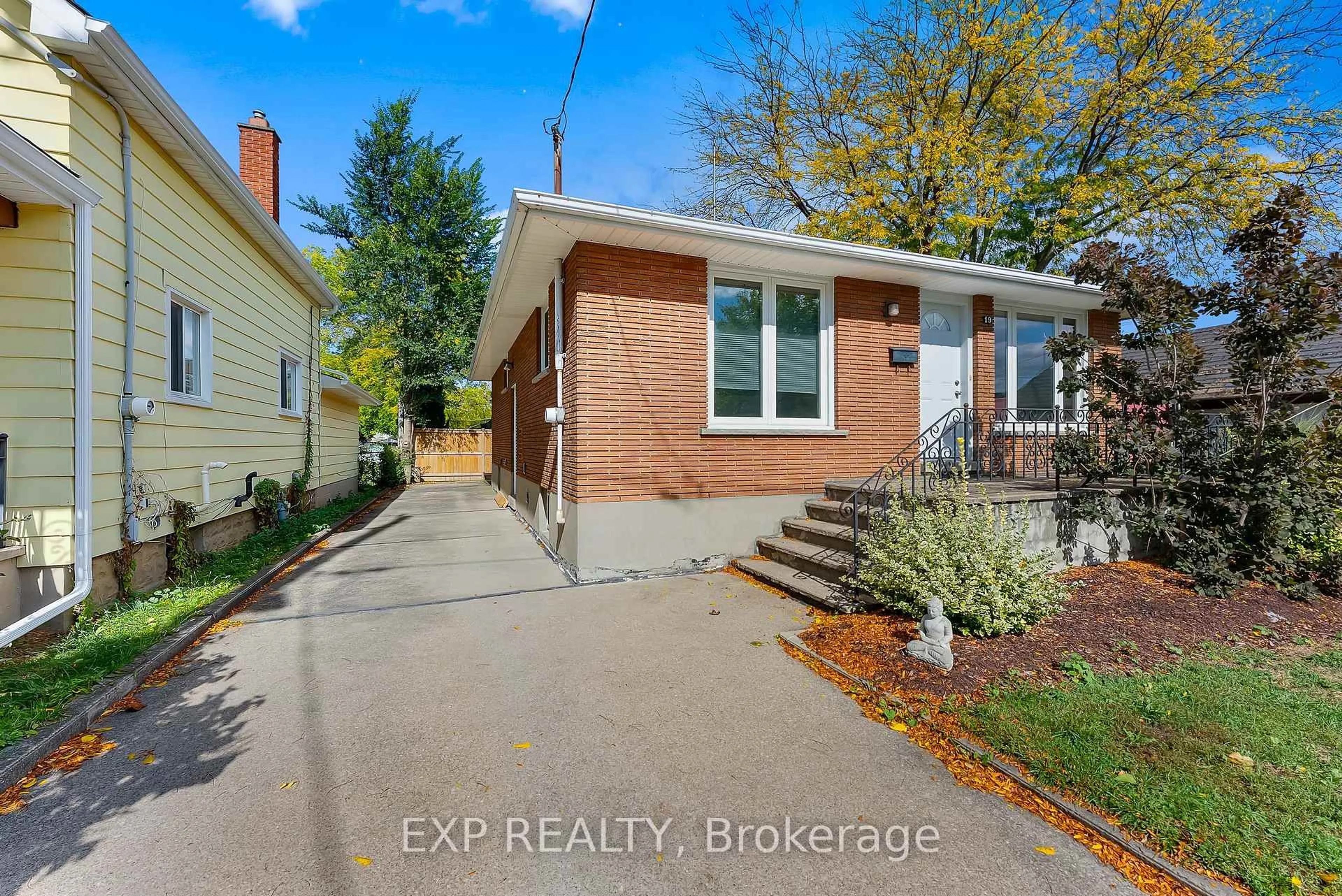 Home with brick exterior material, street for 19 Moote St, St. Catharines Ontario L2N 1B3