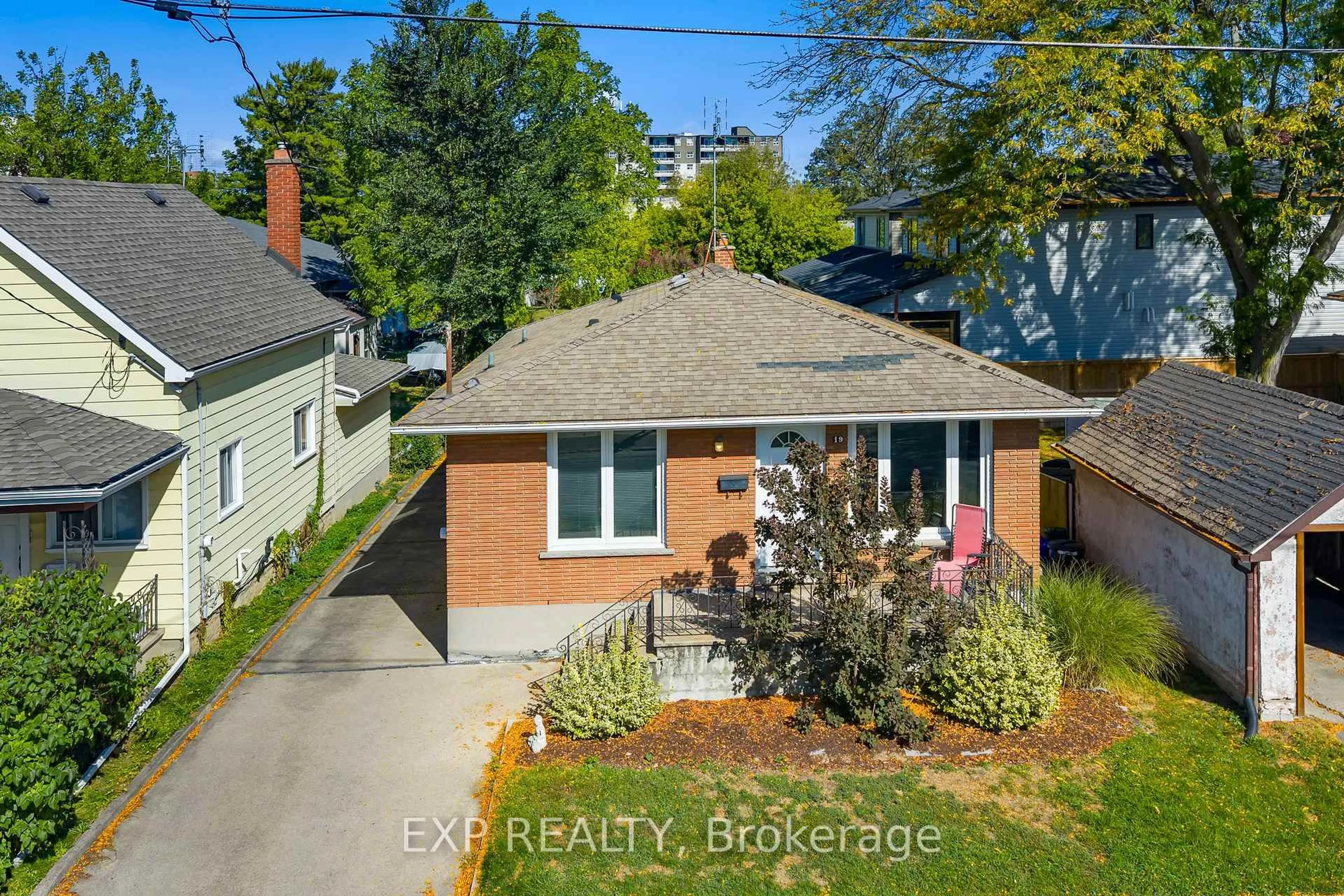 A pic from outside/outdoor area/front of a property/back of a property/a pic from drone, street for 19 Moote St, St. Catharines Ontario L2N 1B3